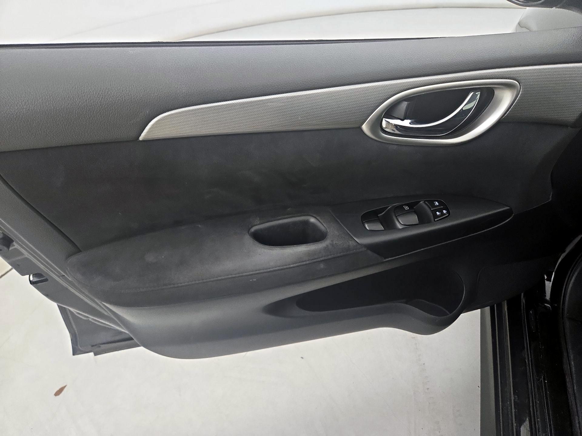 Thumbnail: 2015 Nissan Sentra - 12