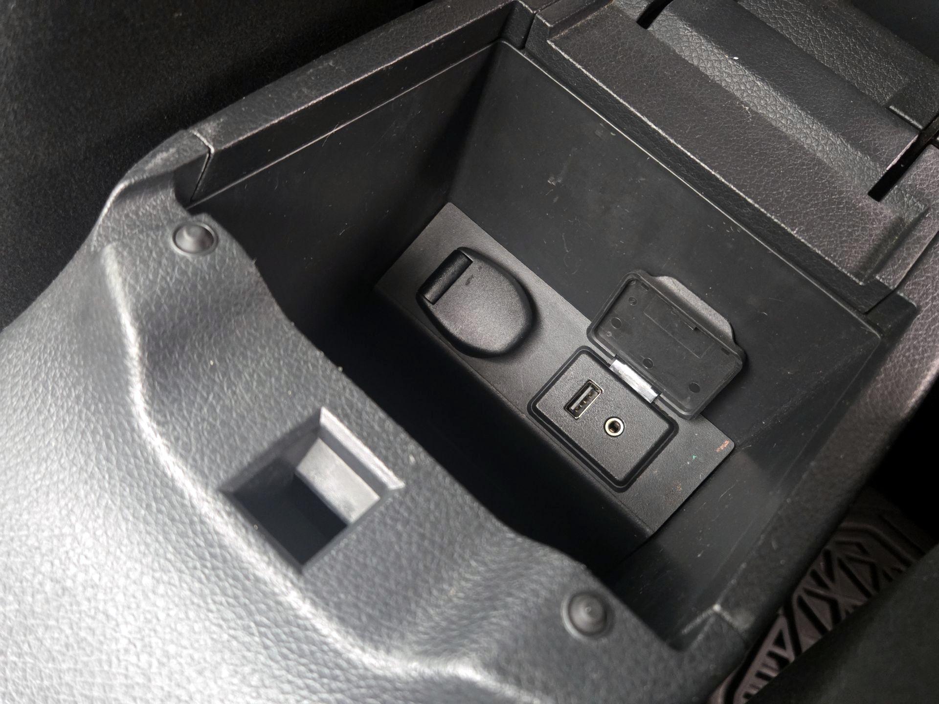 Thumbnail: 2015 Nissan Sentra - 18