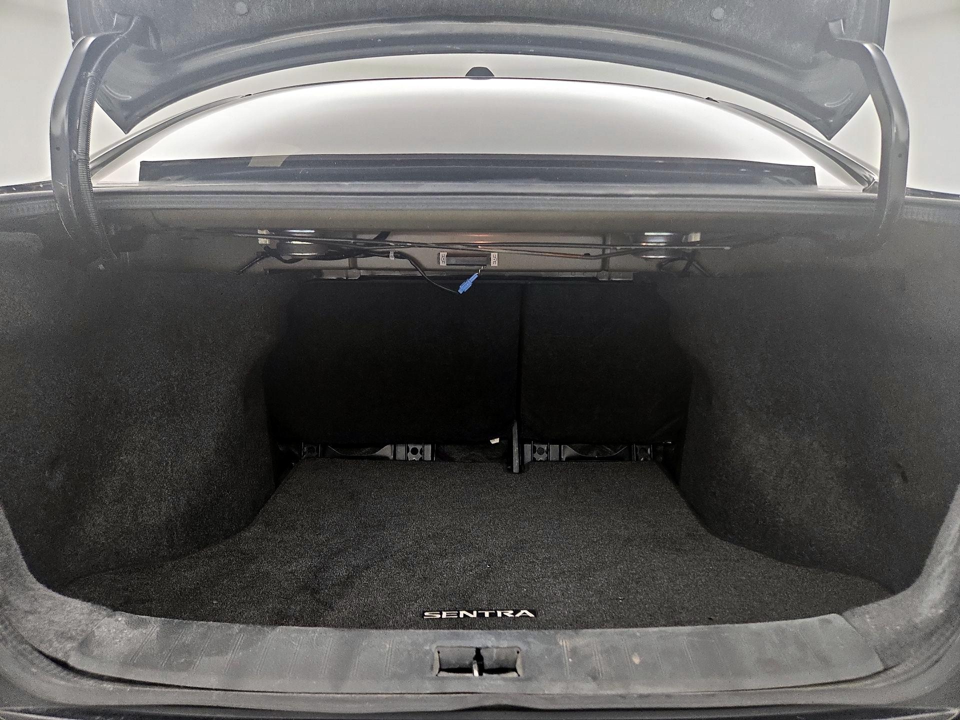 Thumbnail: 2015 Nissan Sentra - 20