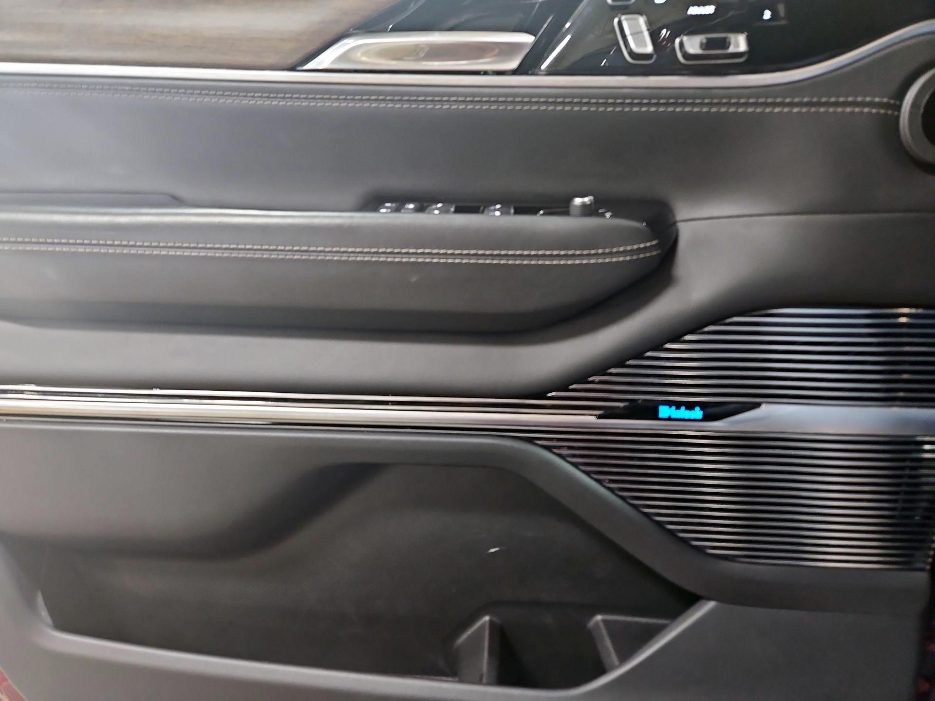 Thumbnail: 2022 Jeep Grand Wagoneer - 10