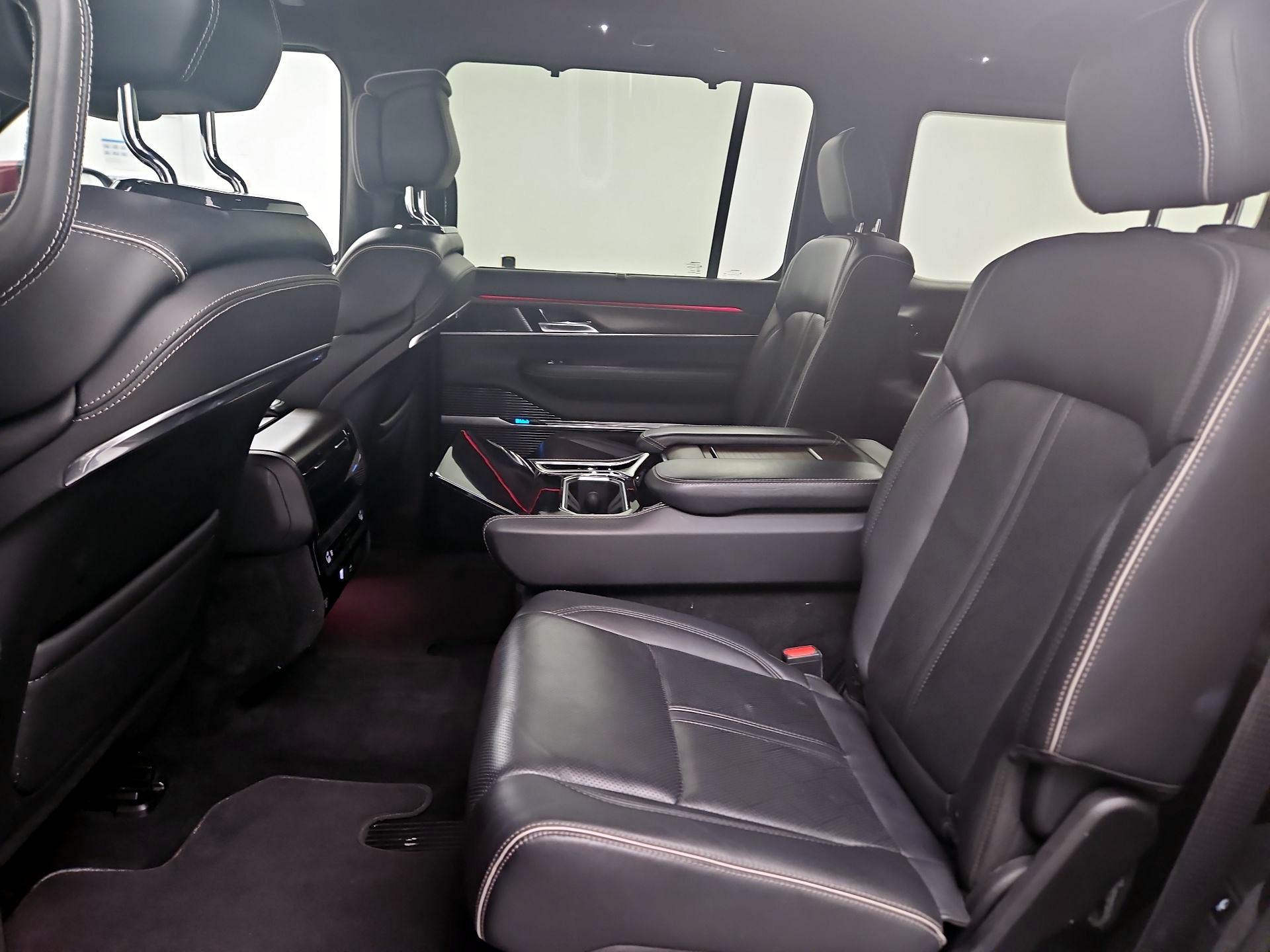 Thumbnail: 2022 Jeep Grand Wagoneer - 14