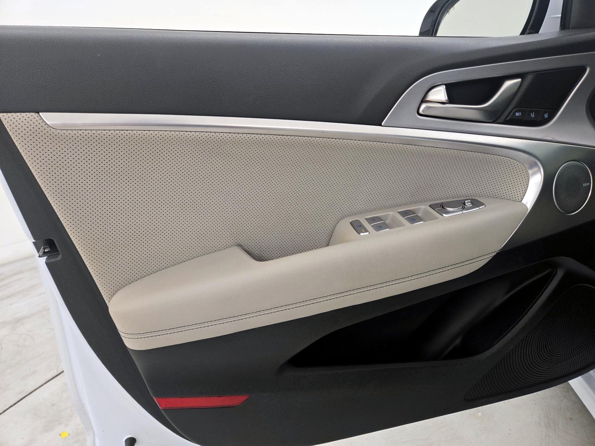 Thumbnail: 2019 Genesis G70 - 12