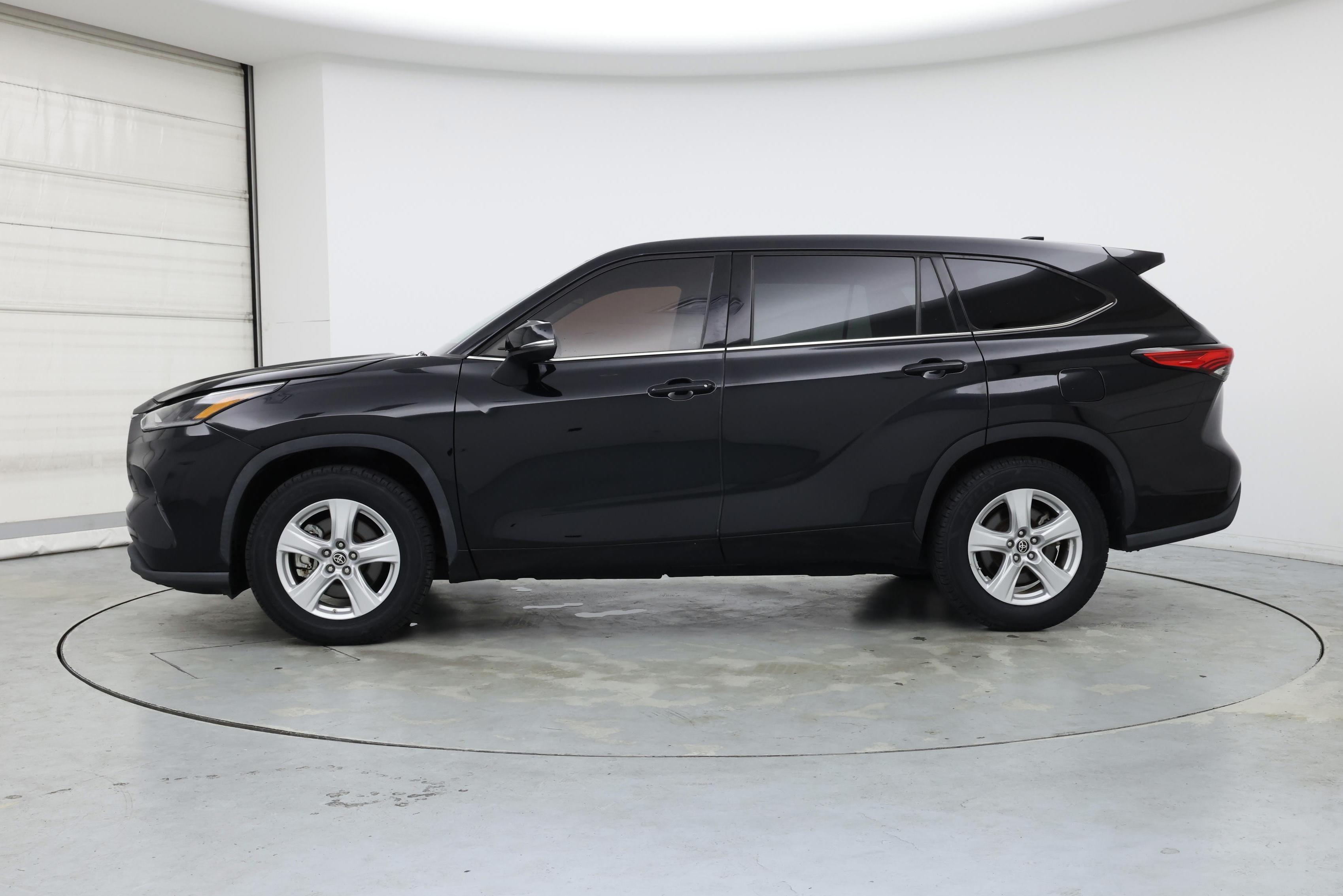 Thumbnail: 2021 Toyota Highlander - 3