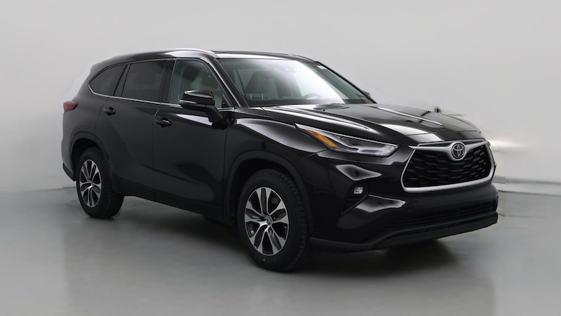 2022 Toyota Highlander XLE Hero Image