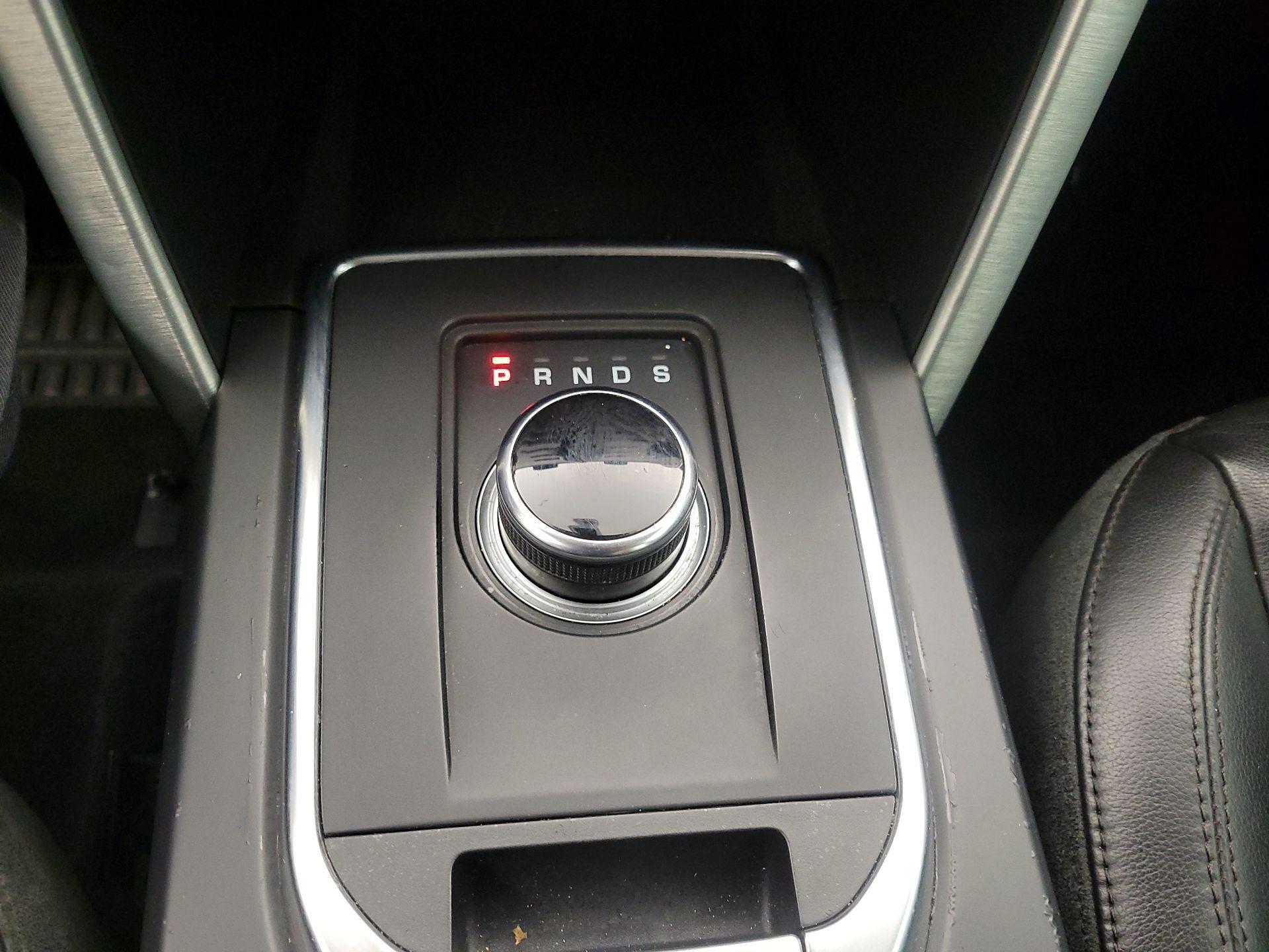 Thumbnail: 2019 Land Rover Discovery Sport - 15