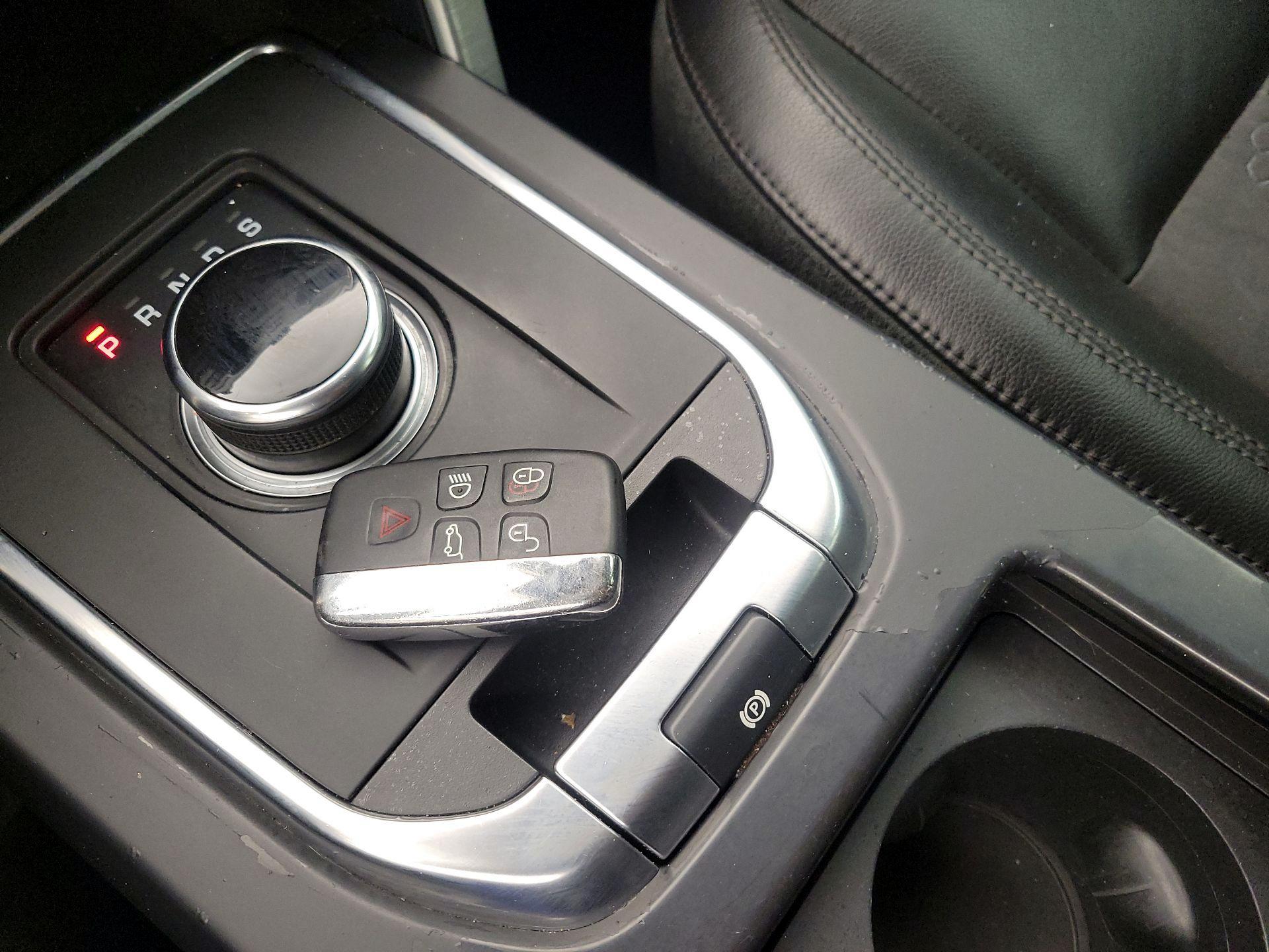 Thumbnail: 2019 Land Rover Discovery Sport - 18