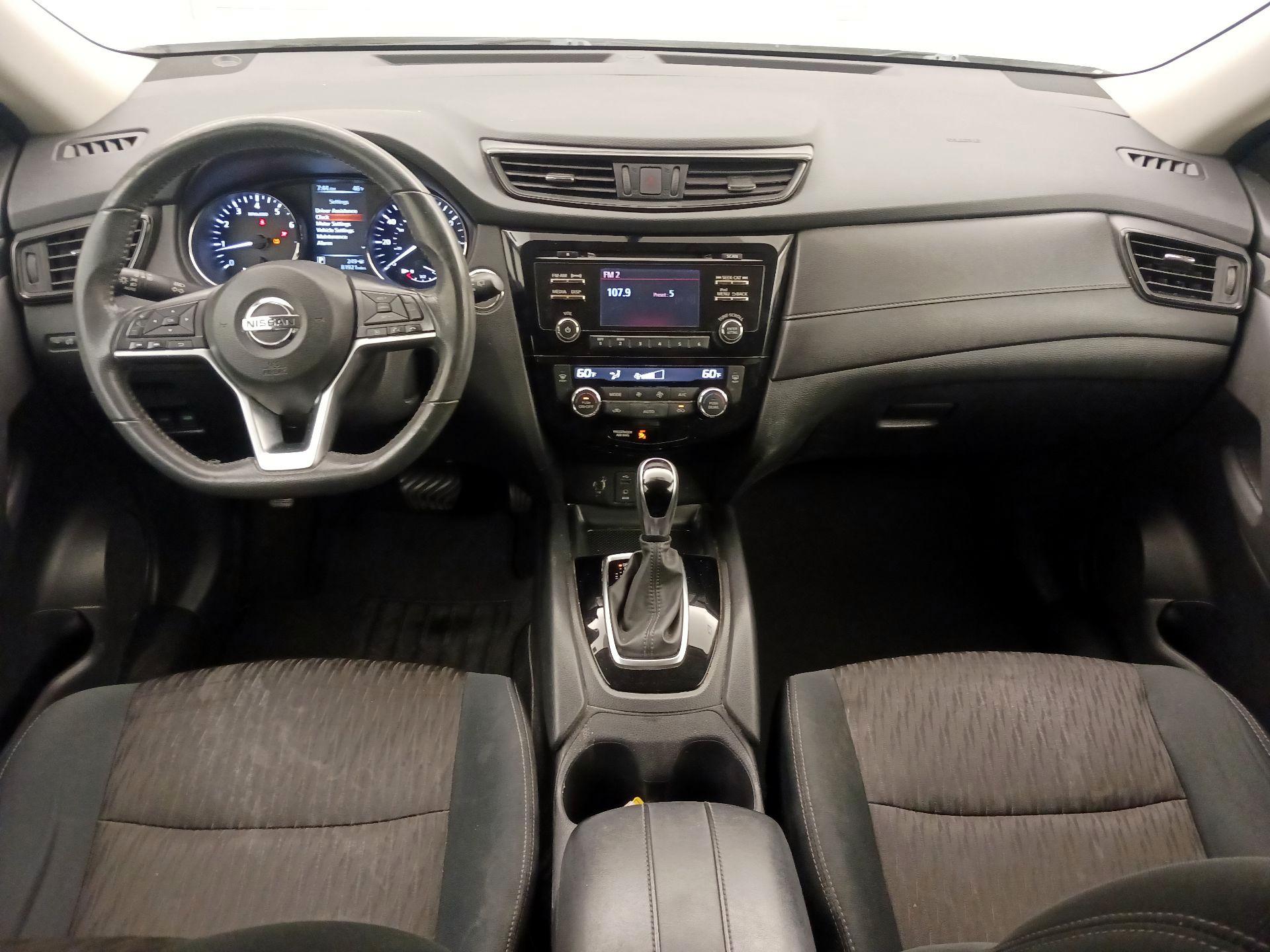 Thumbnail: 2017 Nissan Rogue - 9