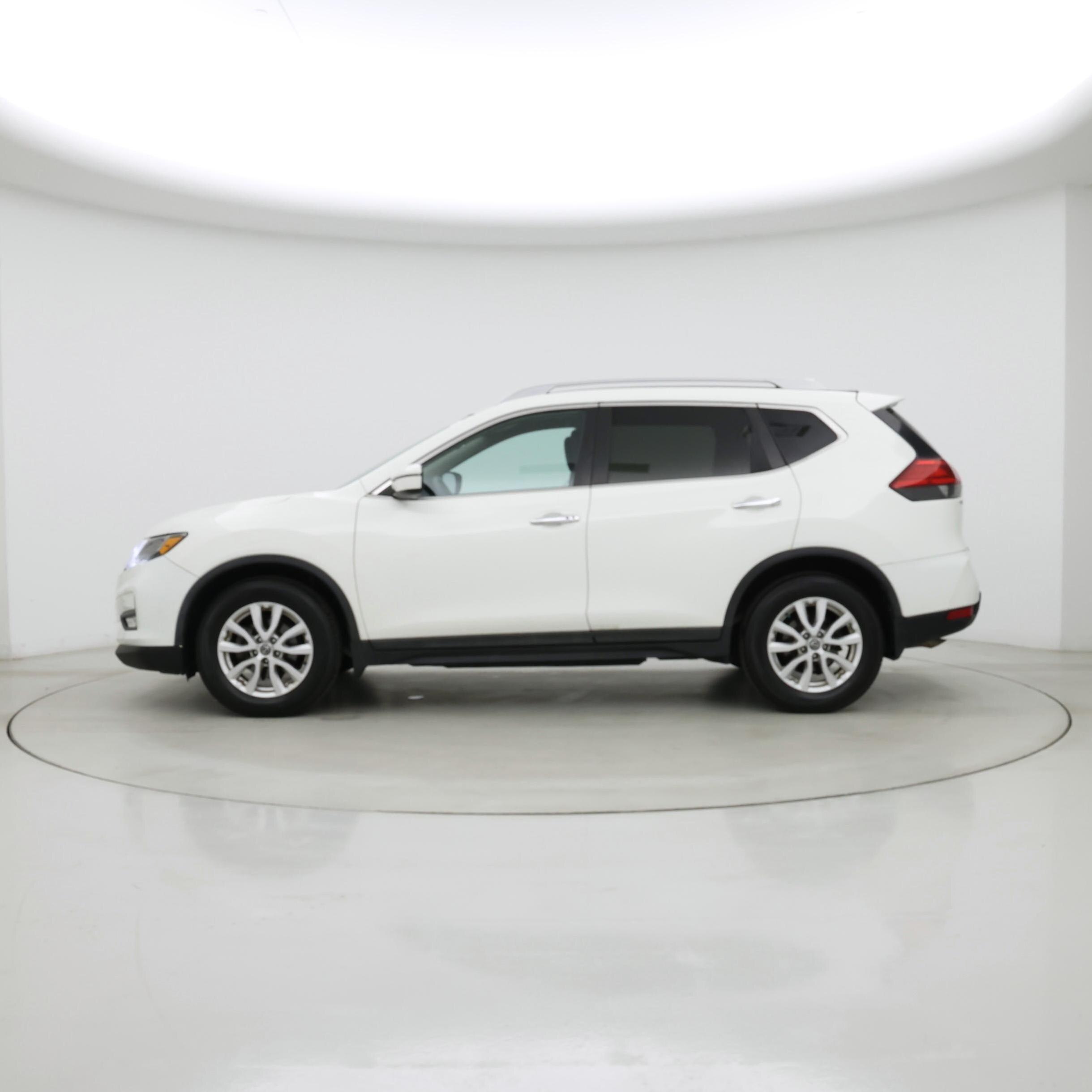 Thumbnail: 2017 Nissan Rogue - 3
