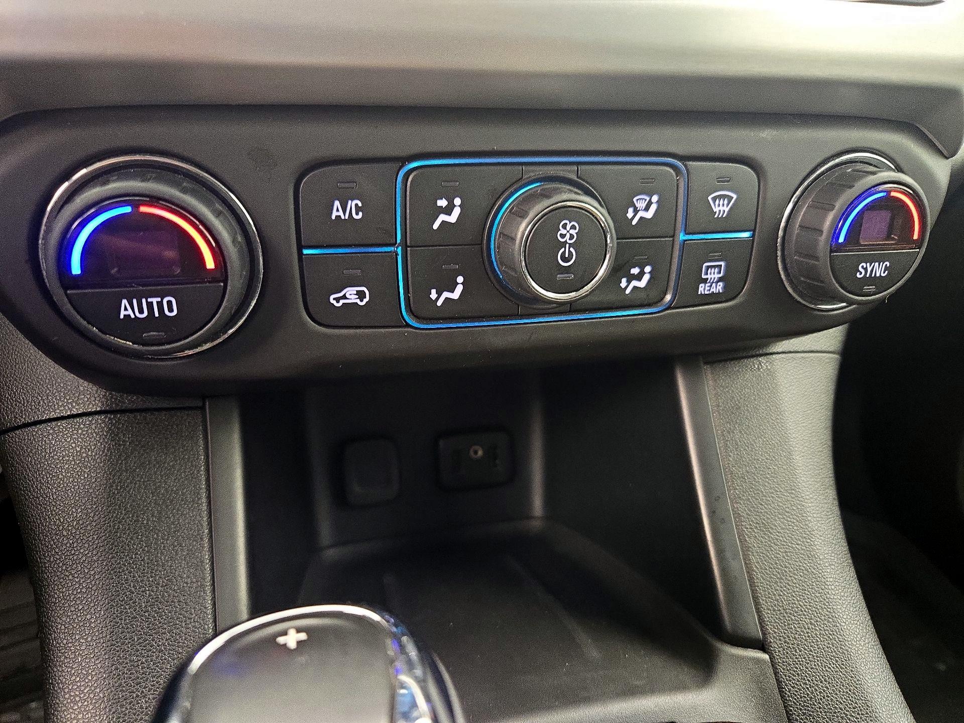 Thumbnail: 2019 GMC Acadia - 16