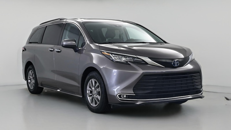 2022 Toyota Sienna XLE Hero Image