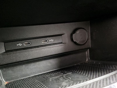 USB/AUX Ports