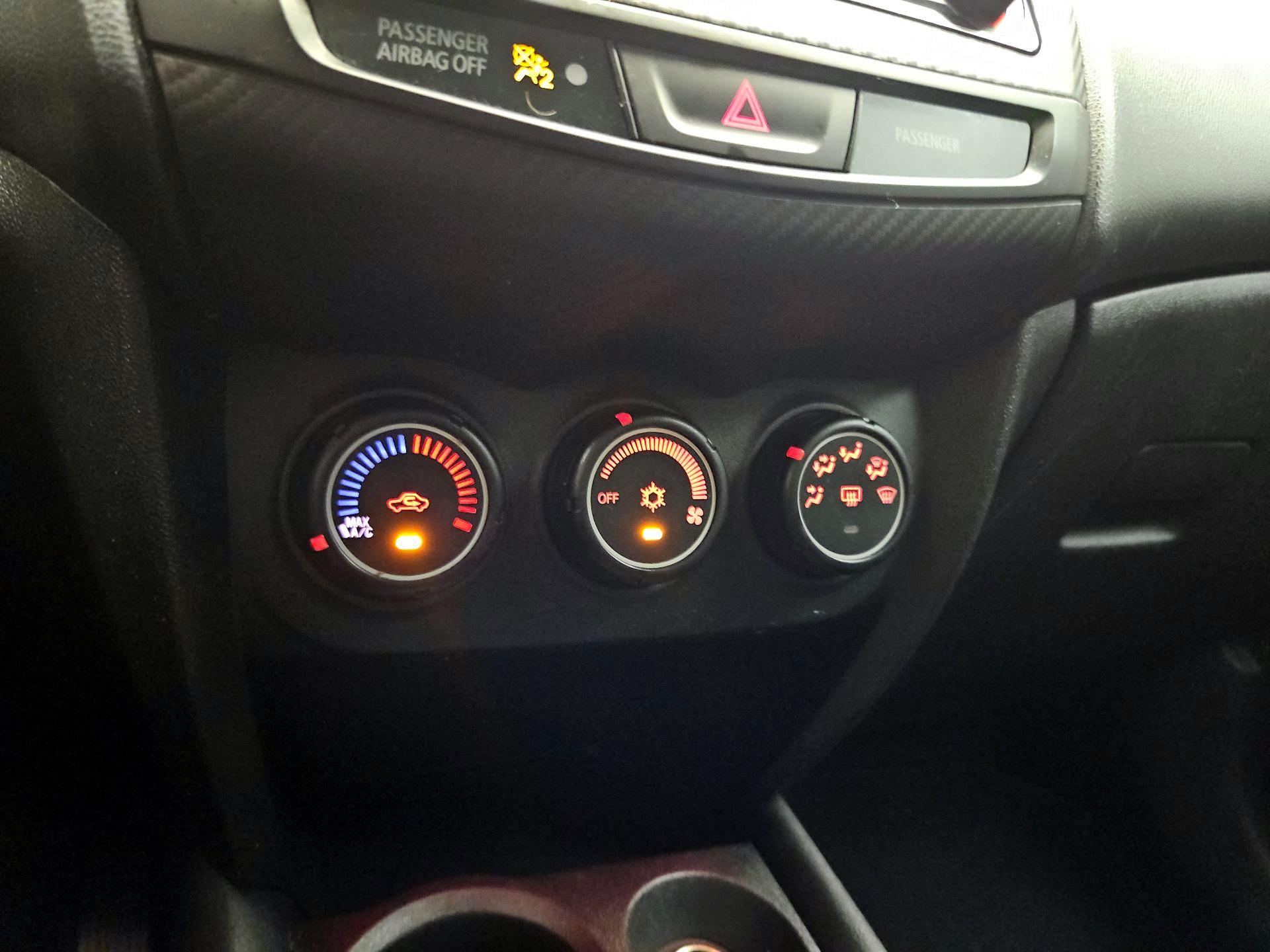 Thumbnail: 2015 Mitsubishi Outlander Sport - 14