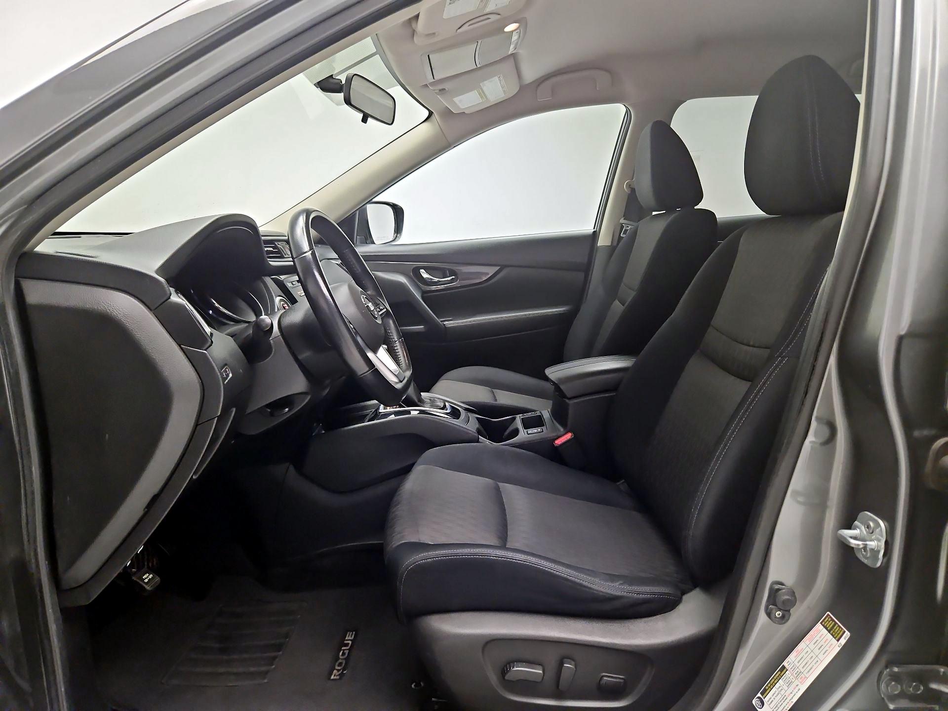 Thumbnail: 2017 Nissan Rogue - 11