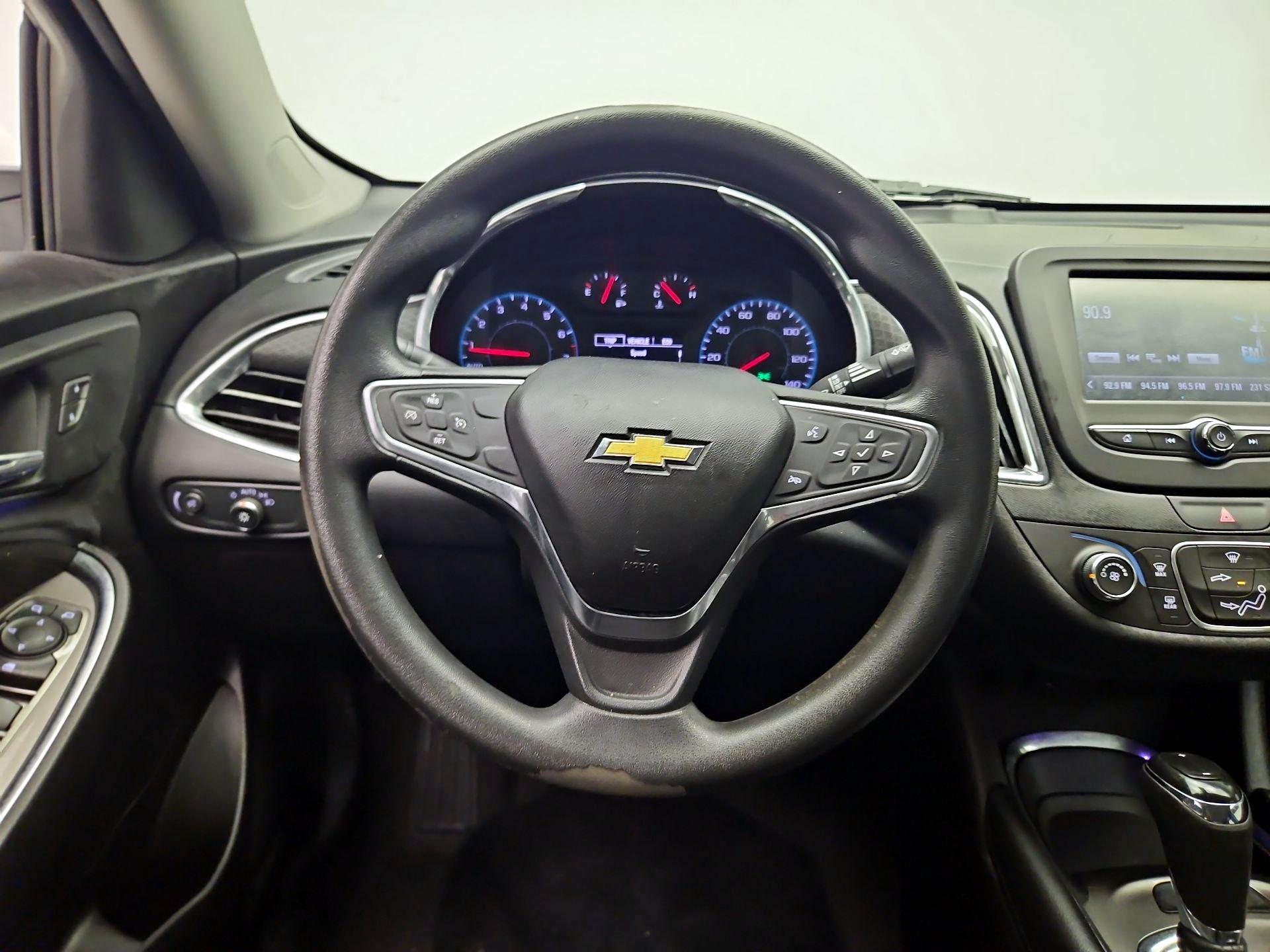 Thumbnail: 2018 Chevrolet Malibu - 10