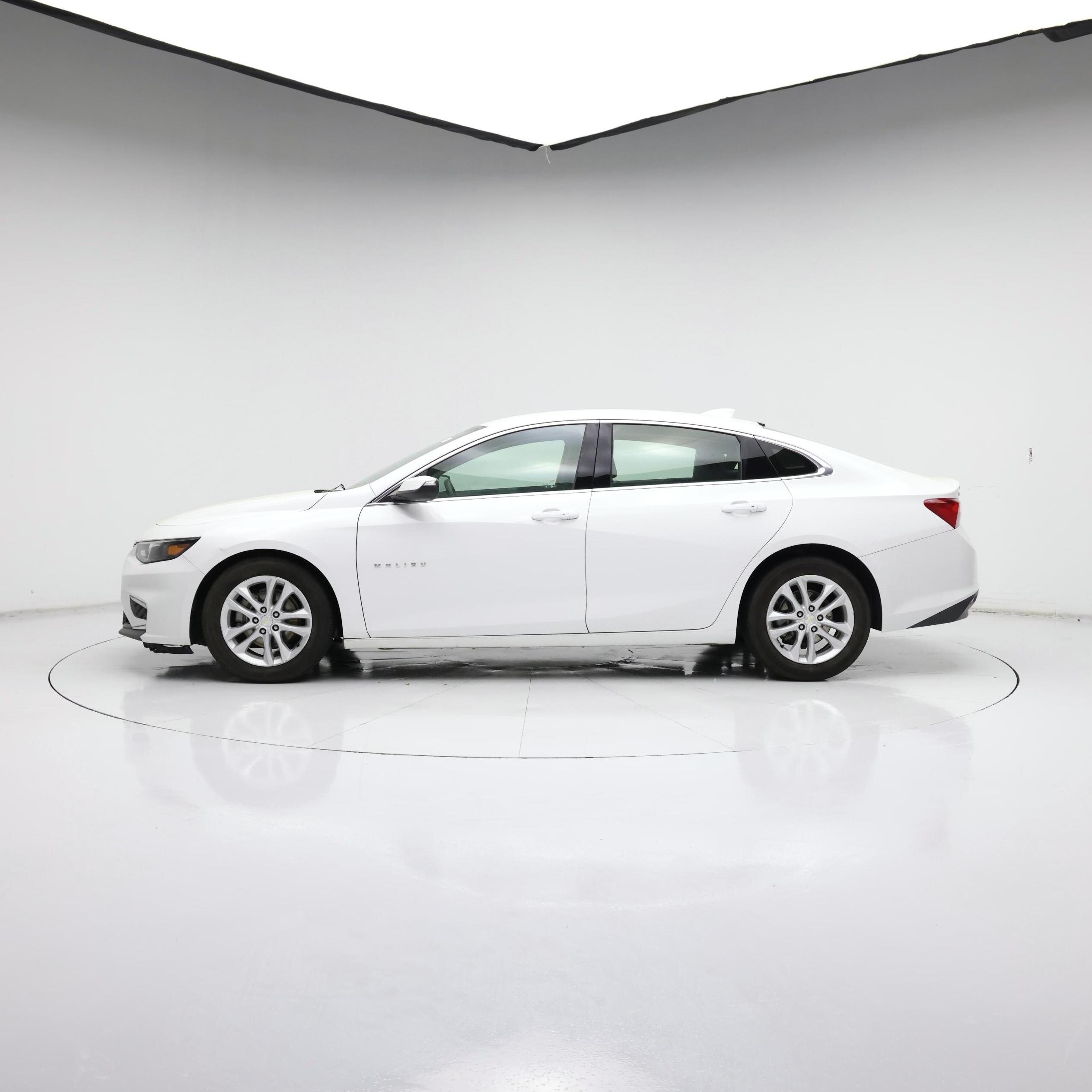 Thumbnail: 2018 Chevrolet Malibu - 3