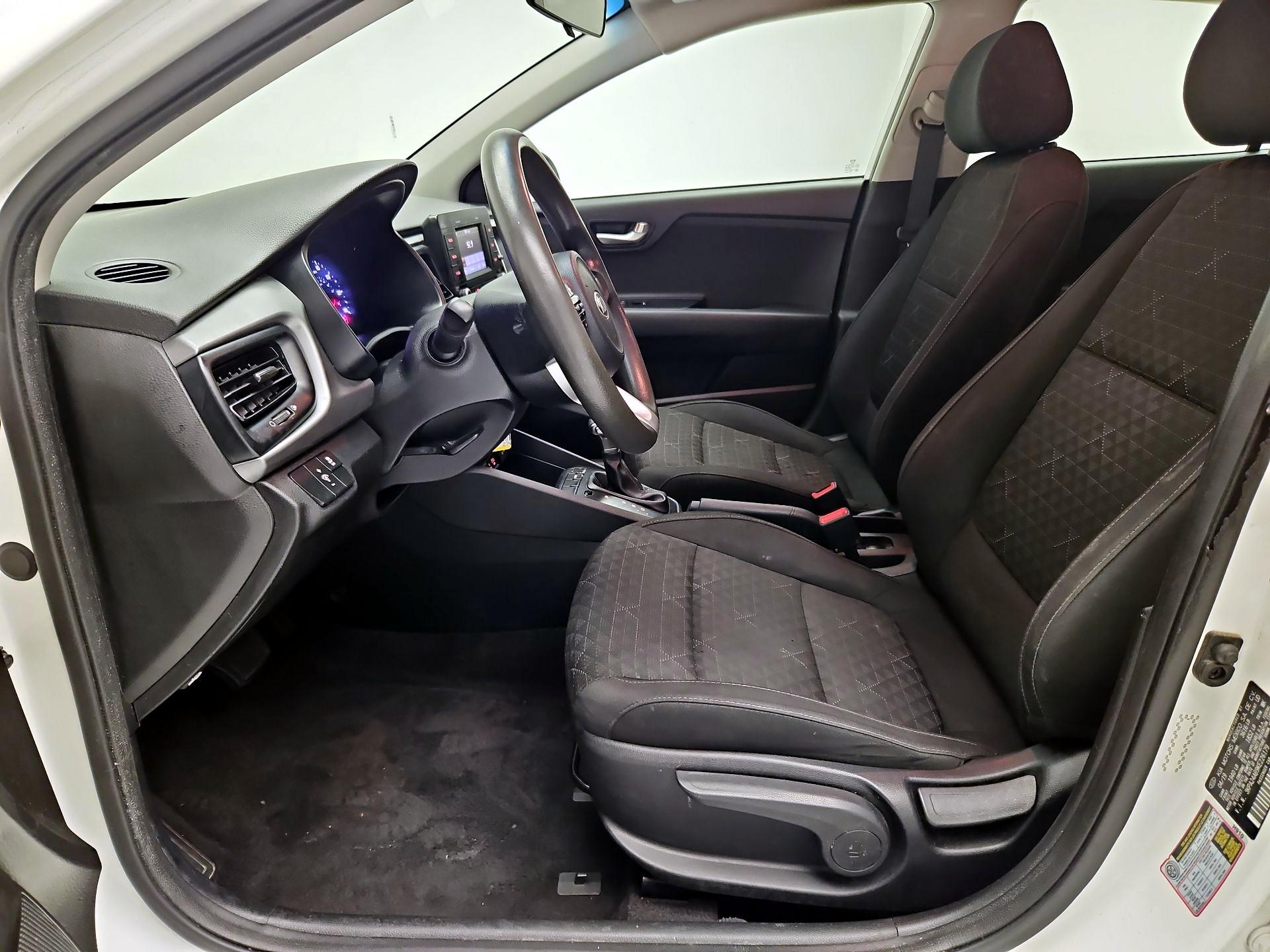 Thumbnail: 2019 Kia Rio - 11