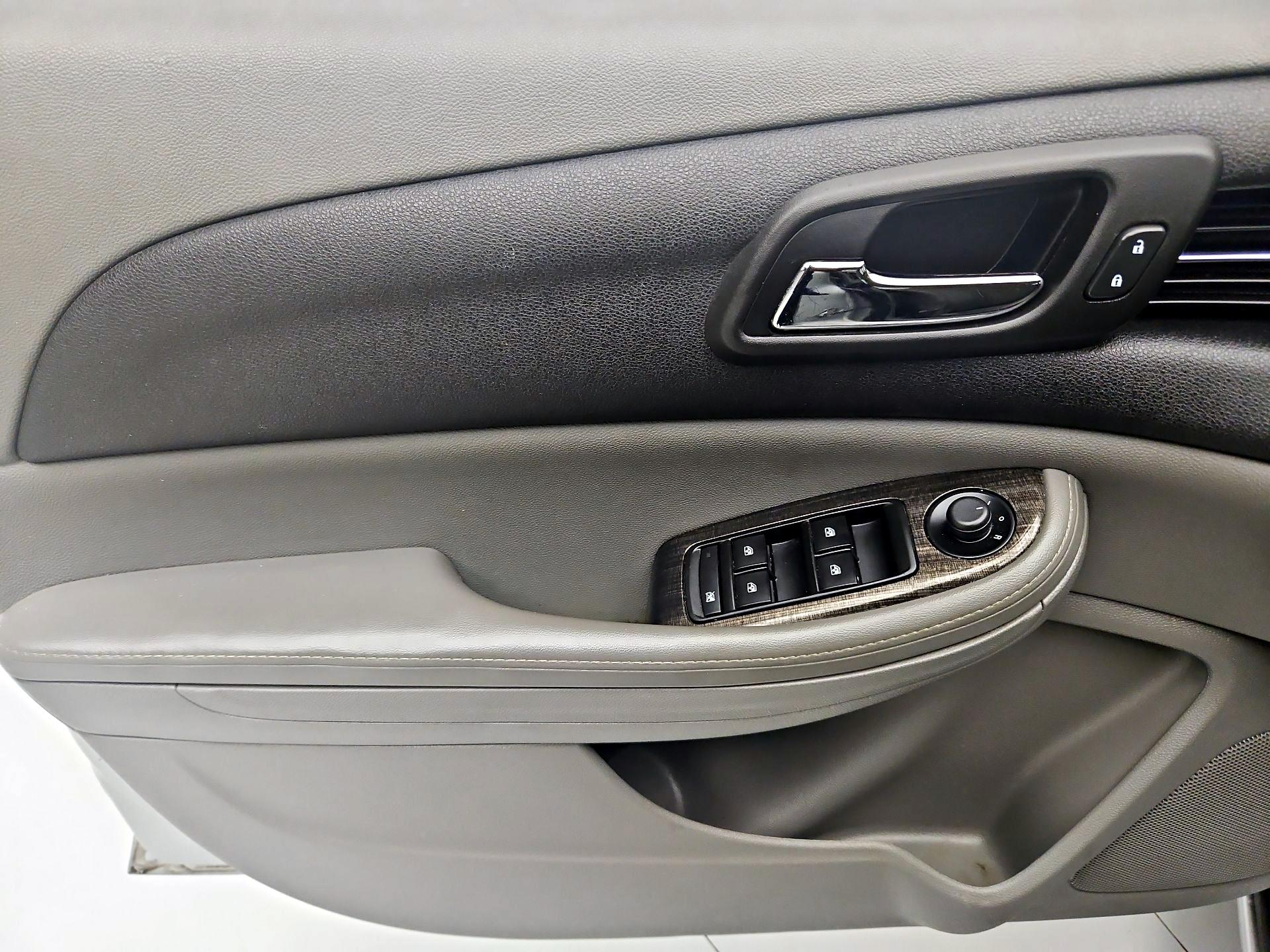 Thumbnail: 2016 Chevrolet Malibu - 12