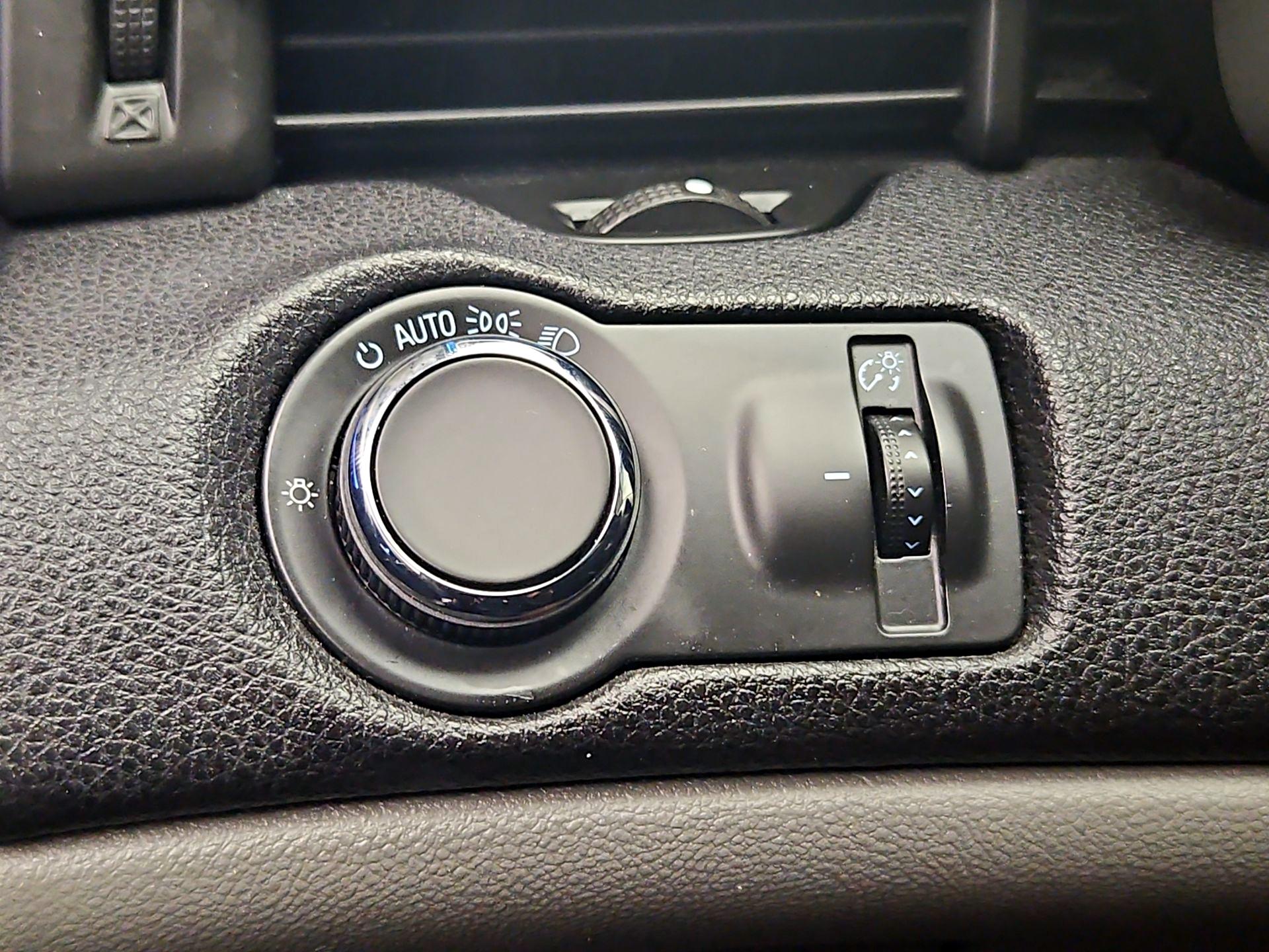 Thumbnail: 2016 Chevrolet Malibu - 13