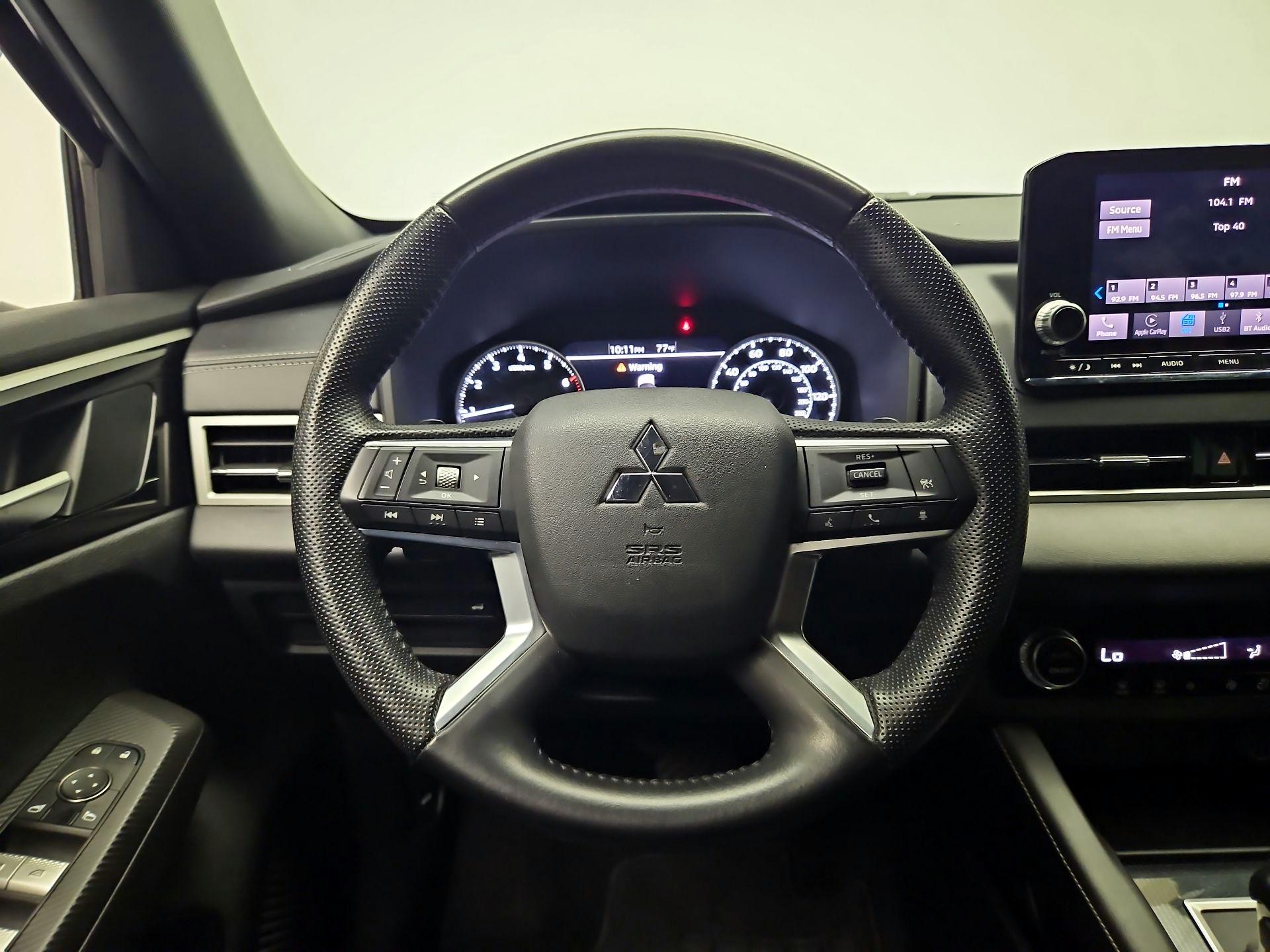 Thumbnail: 2022 Mitsubishi Outlander - 10