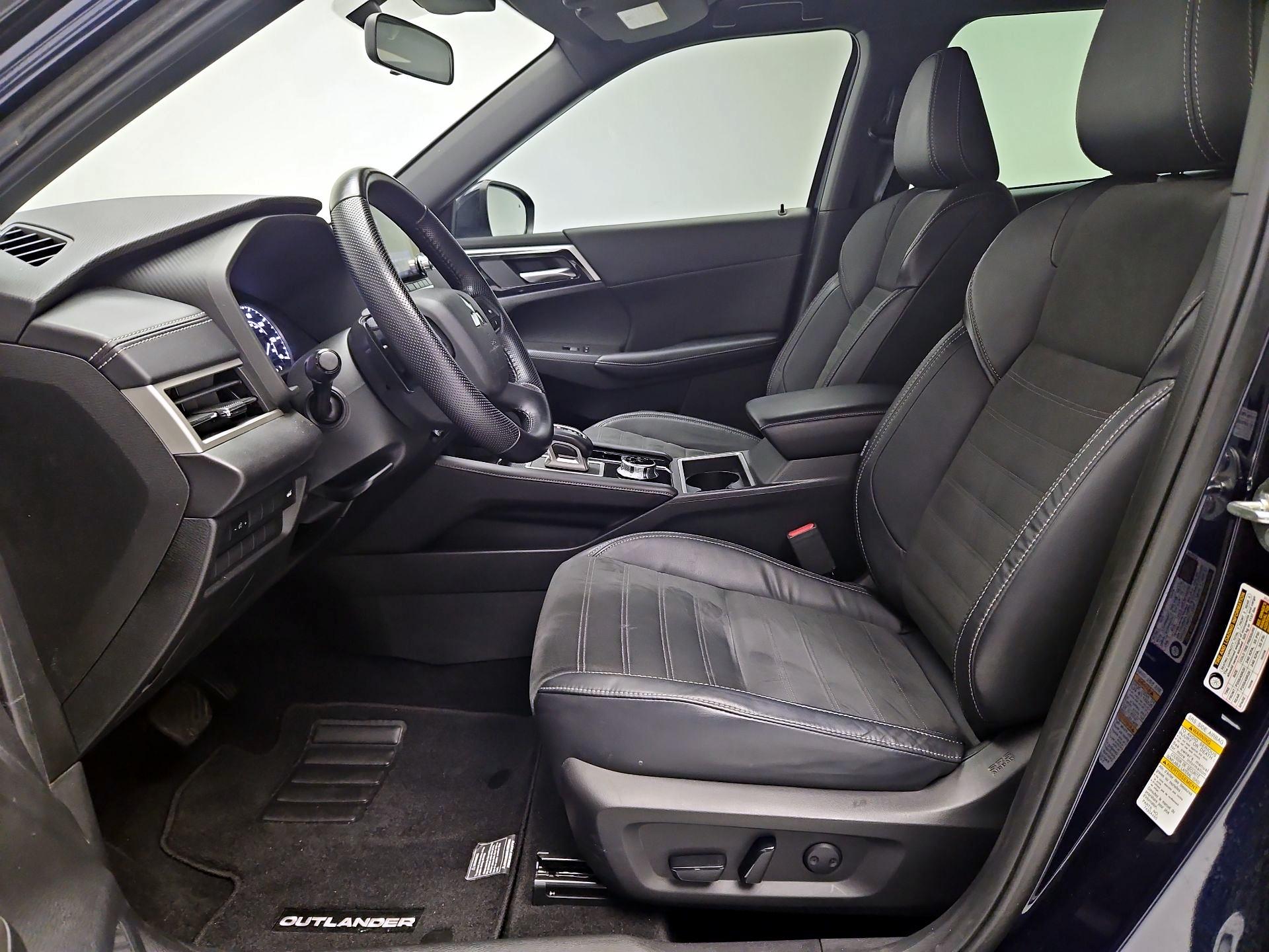Thumbnail: 2022 Mitsubishi Outlander - 11