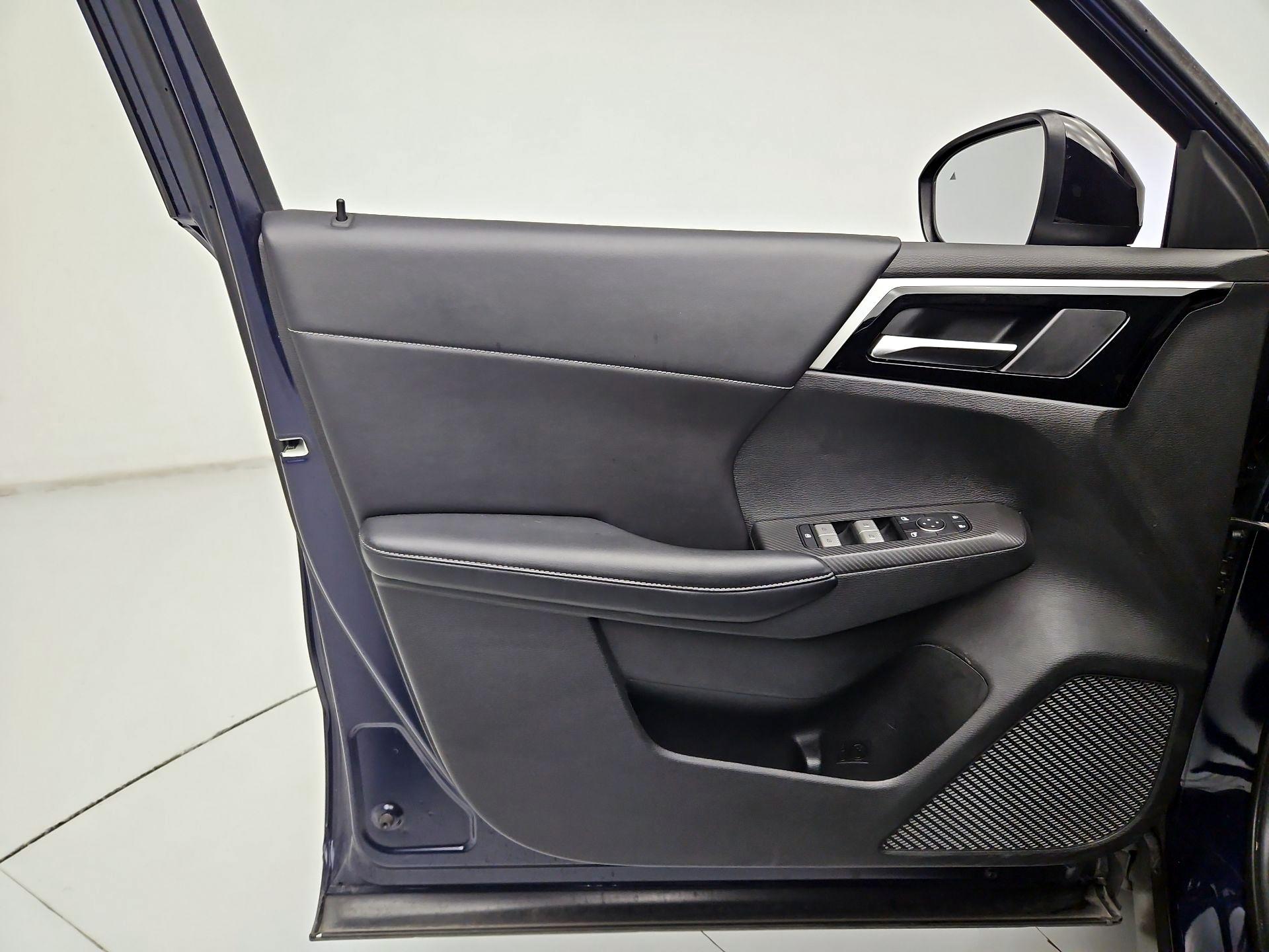 Thumbnail: 2022 Mitsubishi Outlander - 12