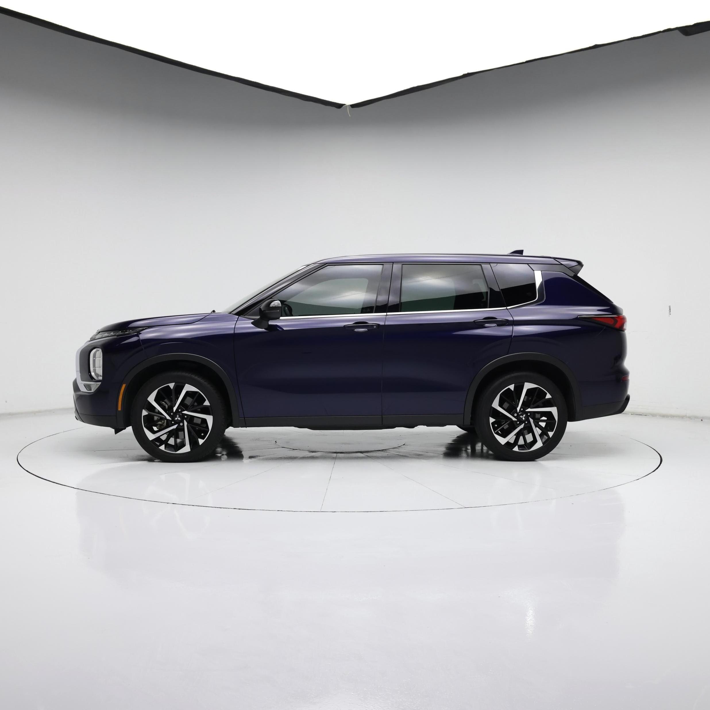Thumbnail: 2022 Mitsubishi Outlander - 3