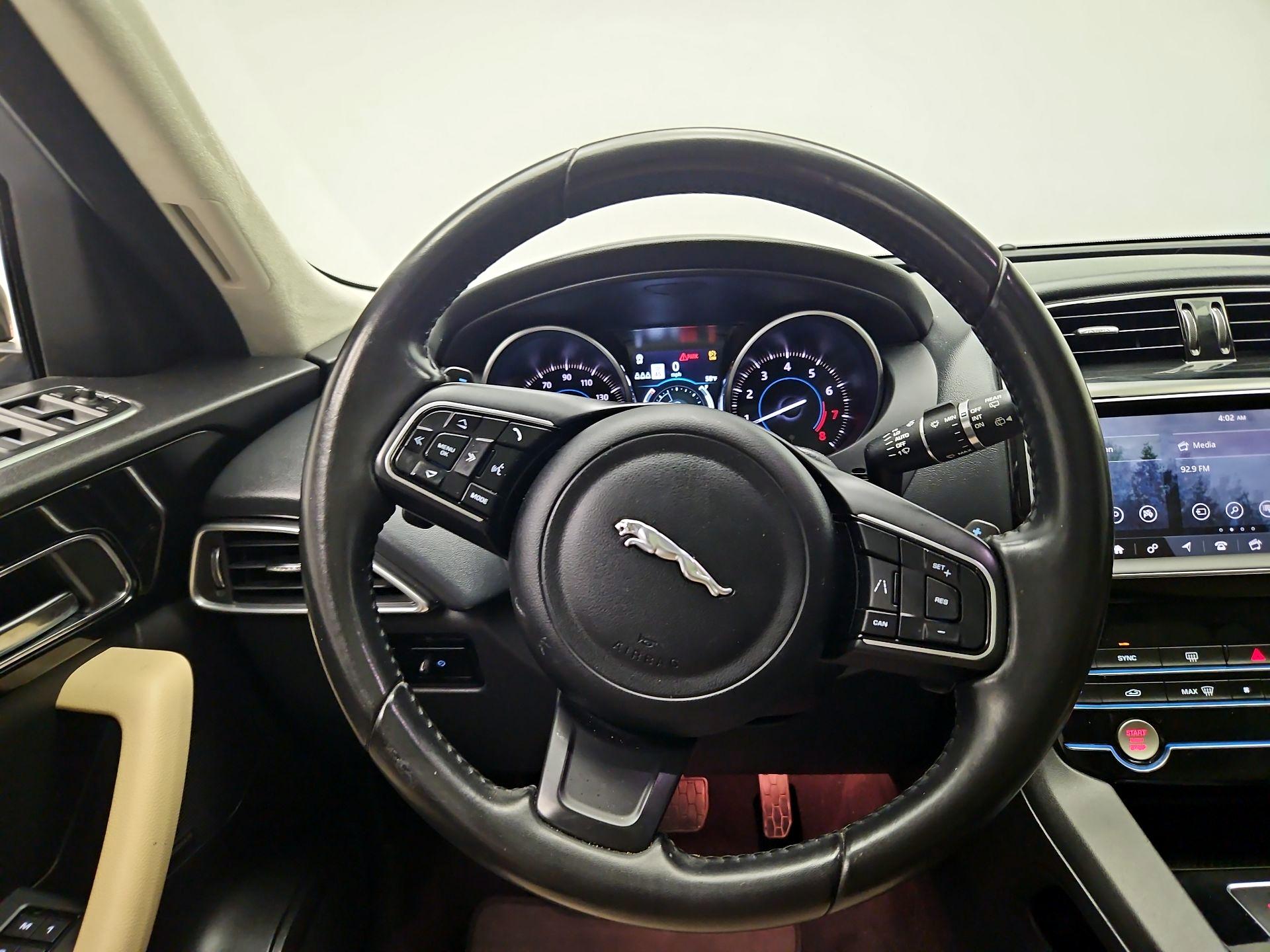 Thumbnail: 2020 Jaguar F-Pace - 10