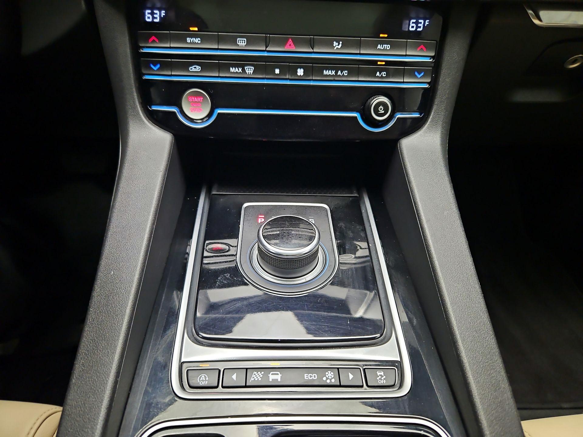 Thumbnail: 2020 Jaguar F-Pace - 16