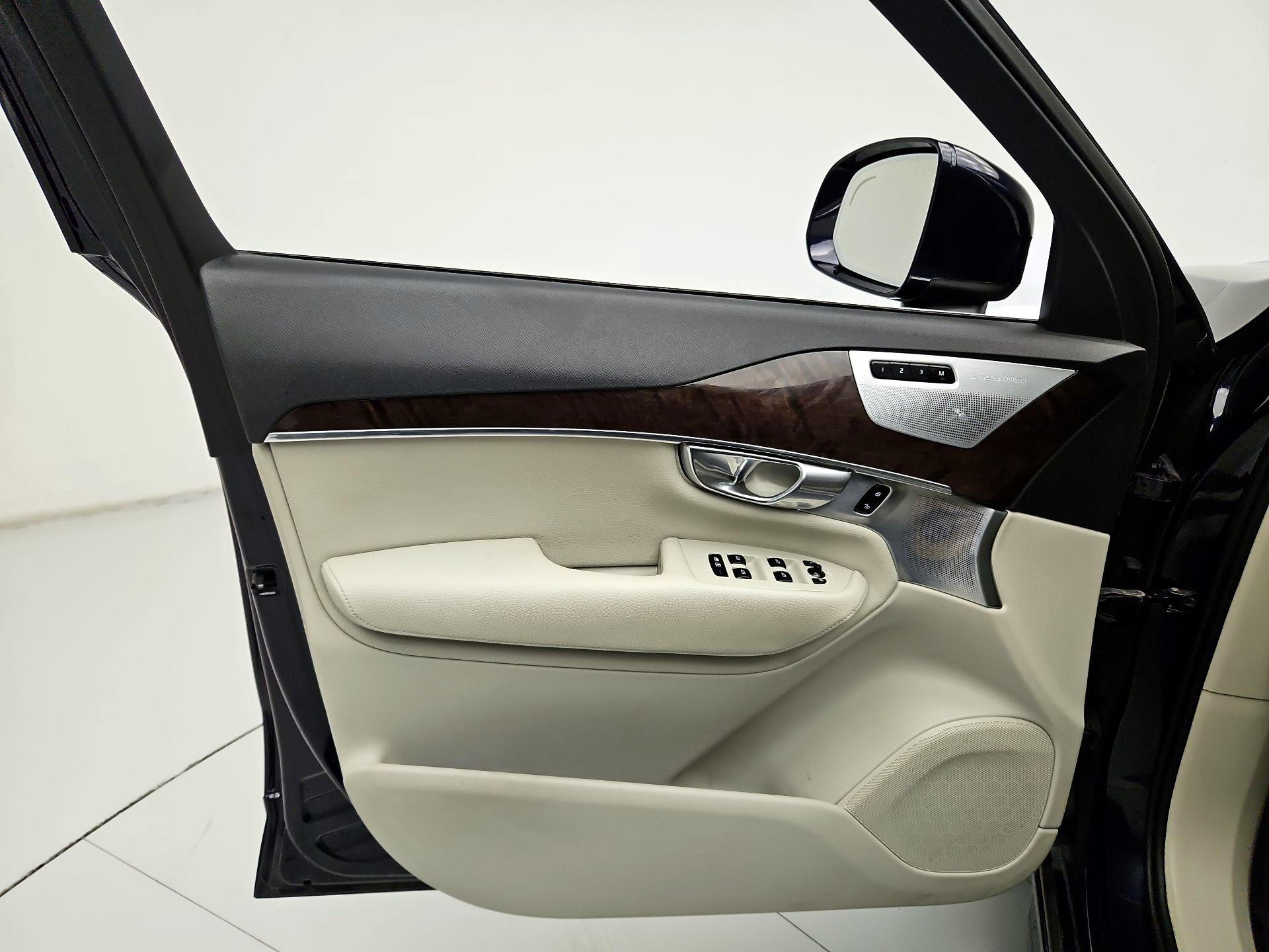 Thumbnail: 2016 Volvo XC90 - 12