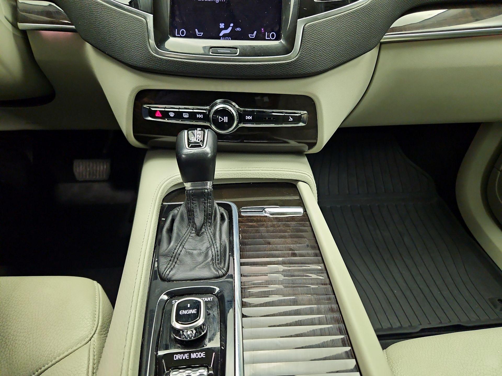 Thumbnail: 2016 Volvo XC90 - 16
