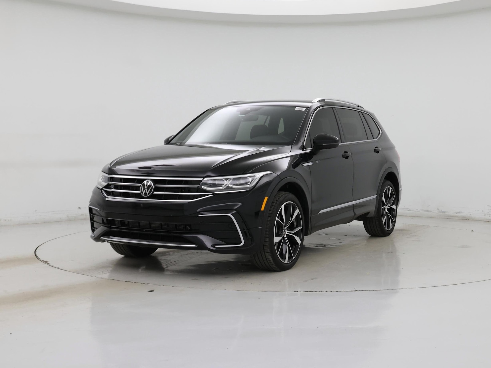 Image 5 of 2024 Volkswagen Tiguan SEL R-Line