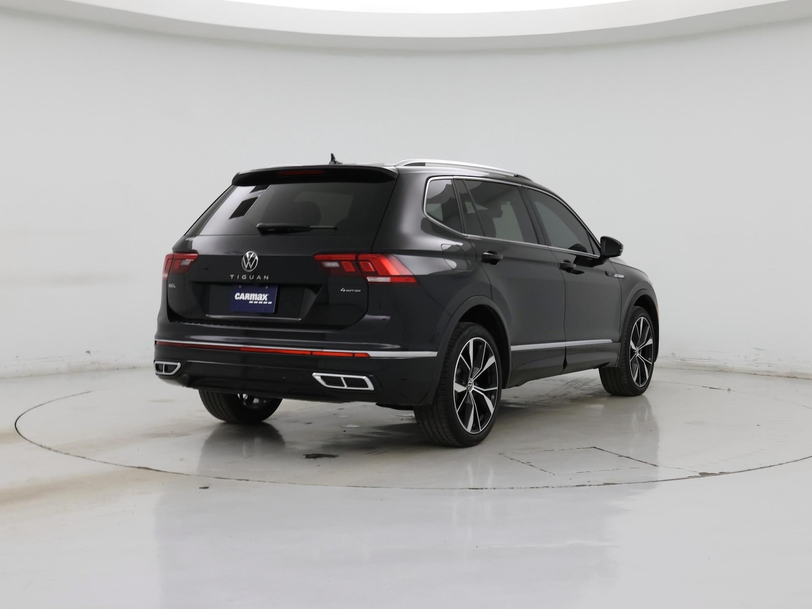 Image 9 of 2024 Volkswagen Tiguan SEL R-Line