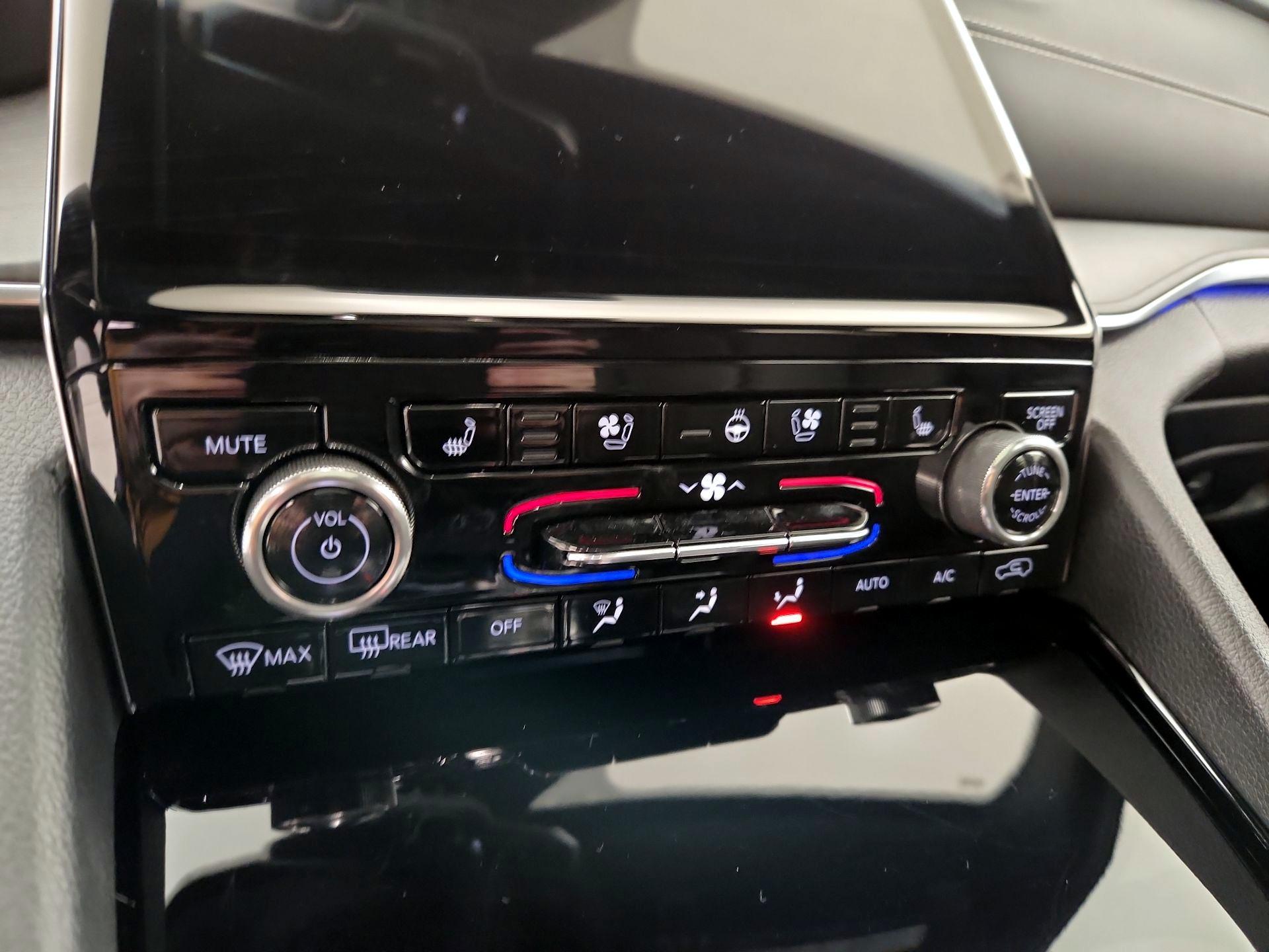 Thumbnail: 2022 Jeep Grand Cherokee - 17