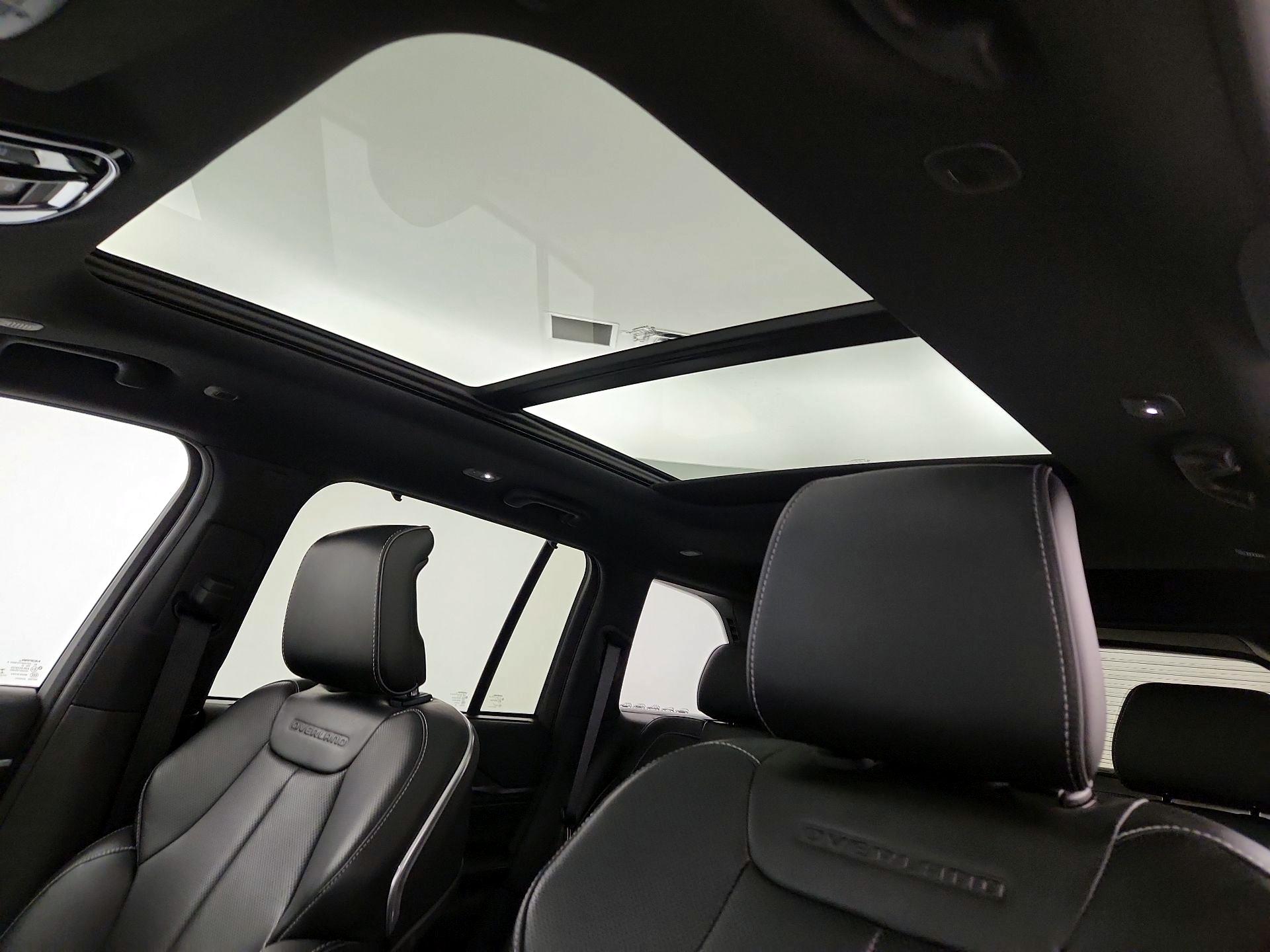 Thumbnail: 2022 Jeep Grand Cherokee - 20