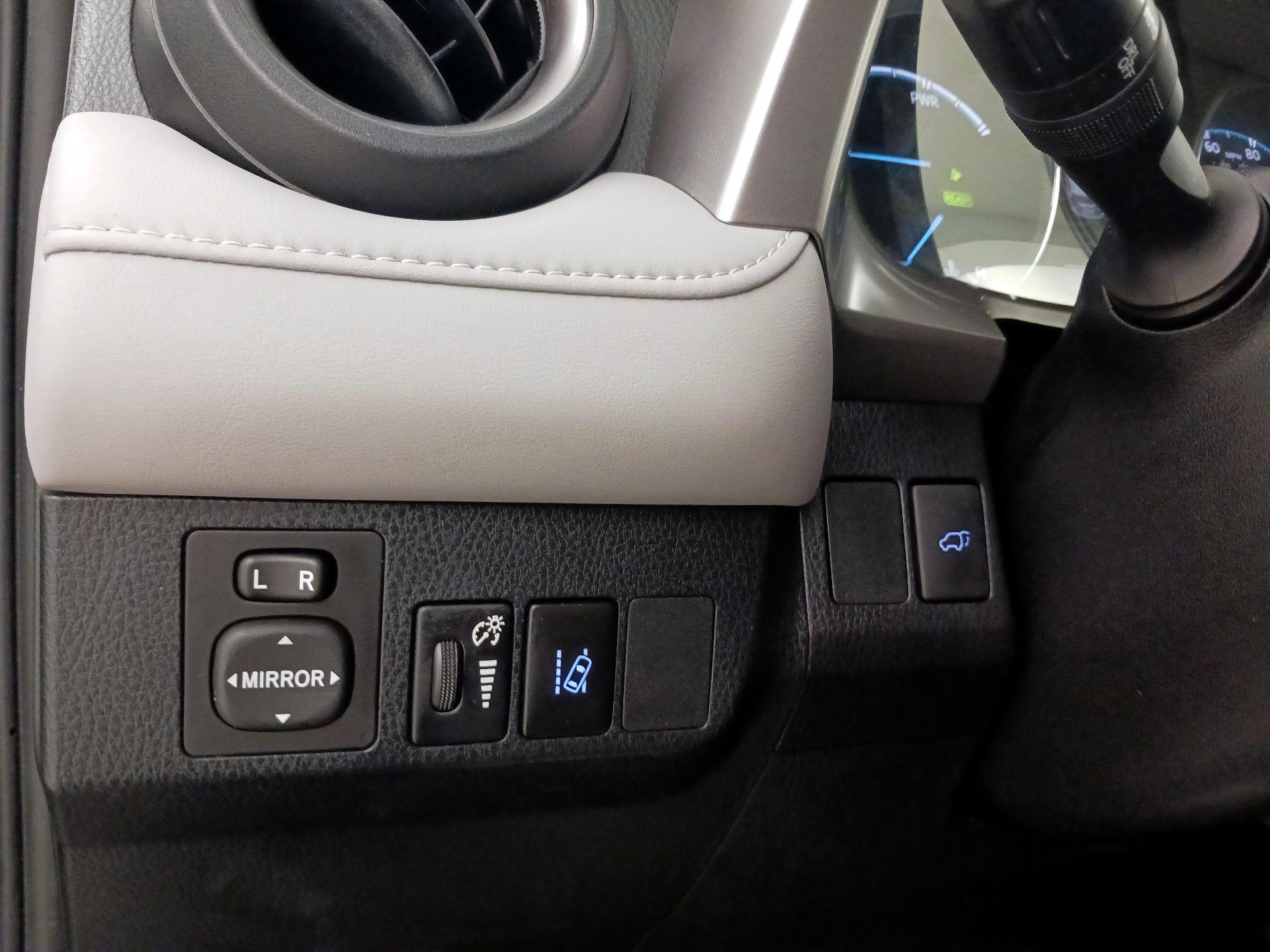 Thumbnail: 2017 Toyota RAV4 - 13