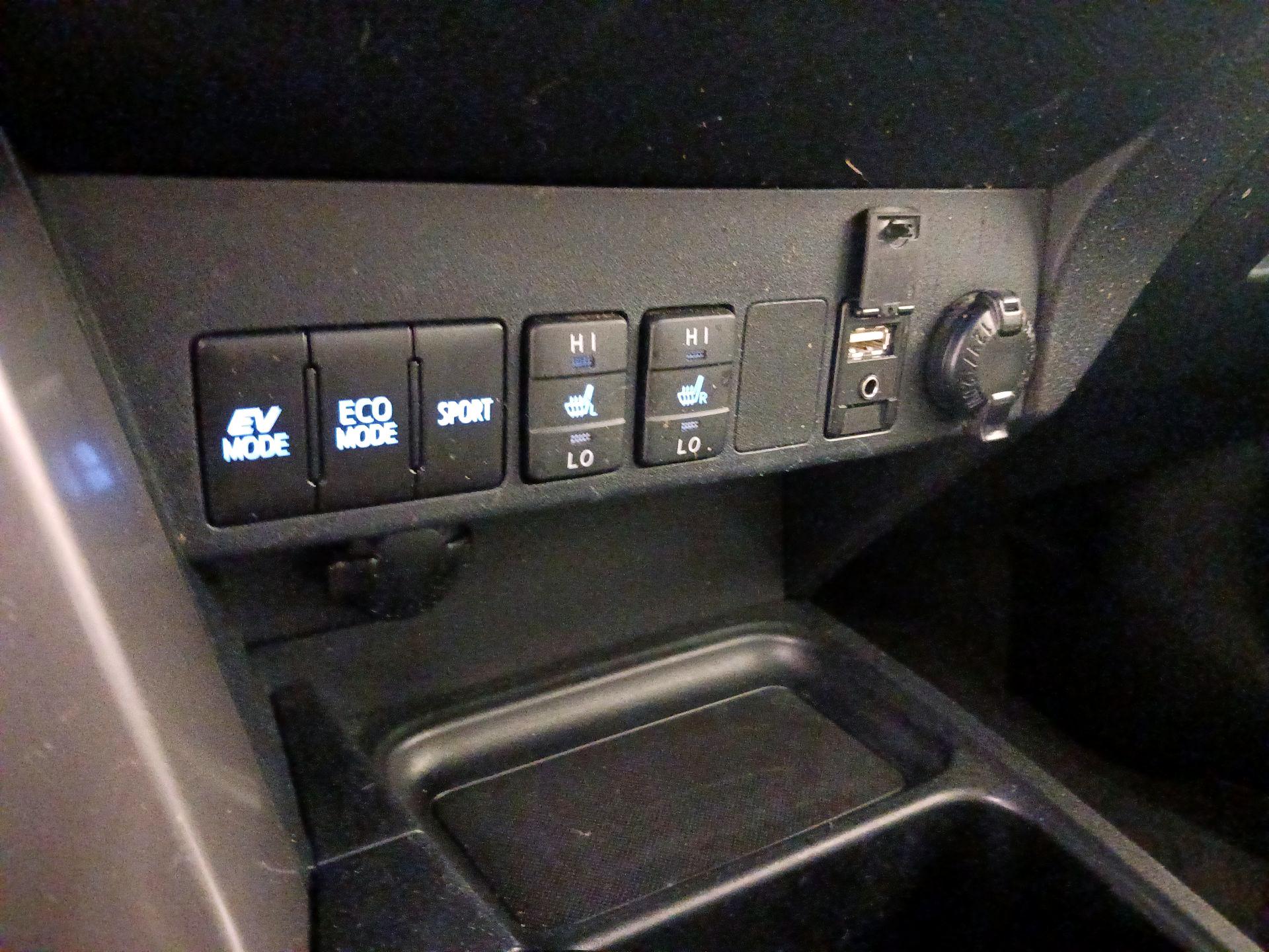 Thumbnail: 2017 Toyota RAV4 - 19