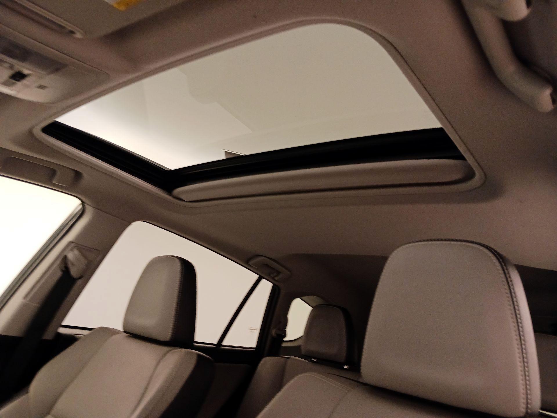 Thumbnail: 2017 Toyota RAV4 - 20