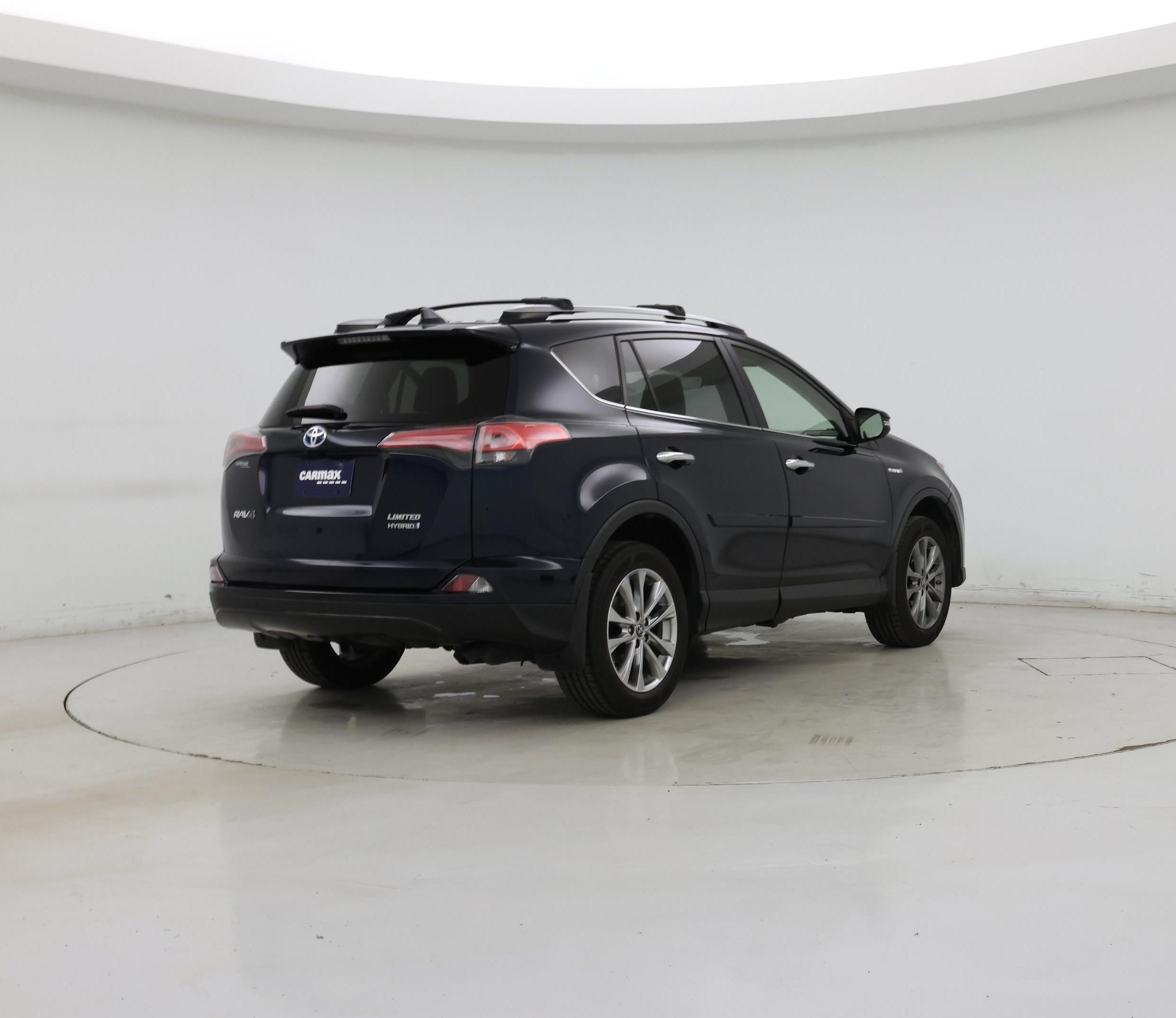 Thumbnail: 2017 Toyota RAV4 - 8