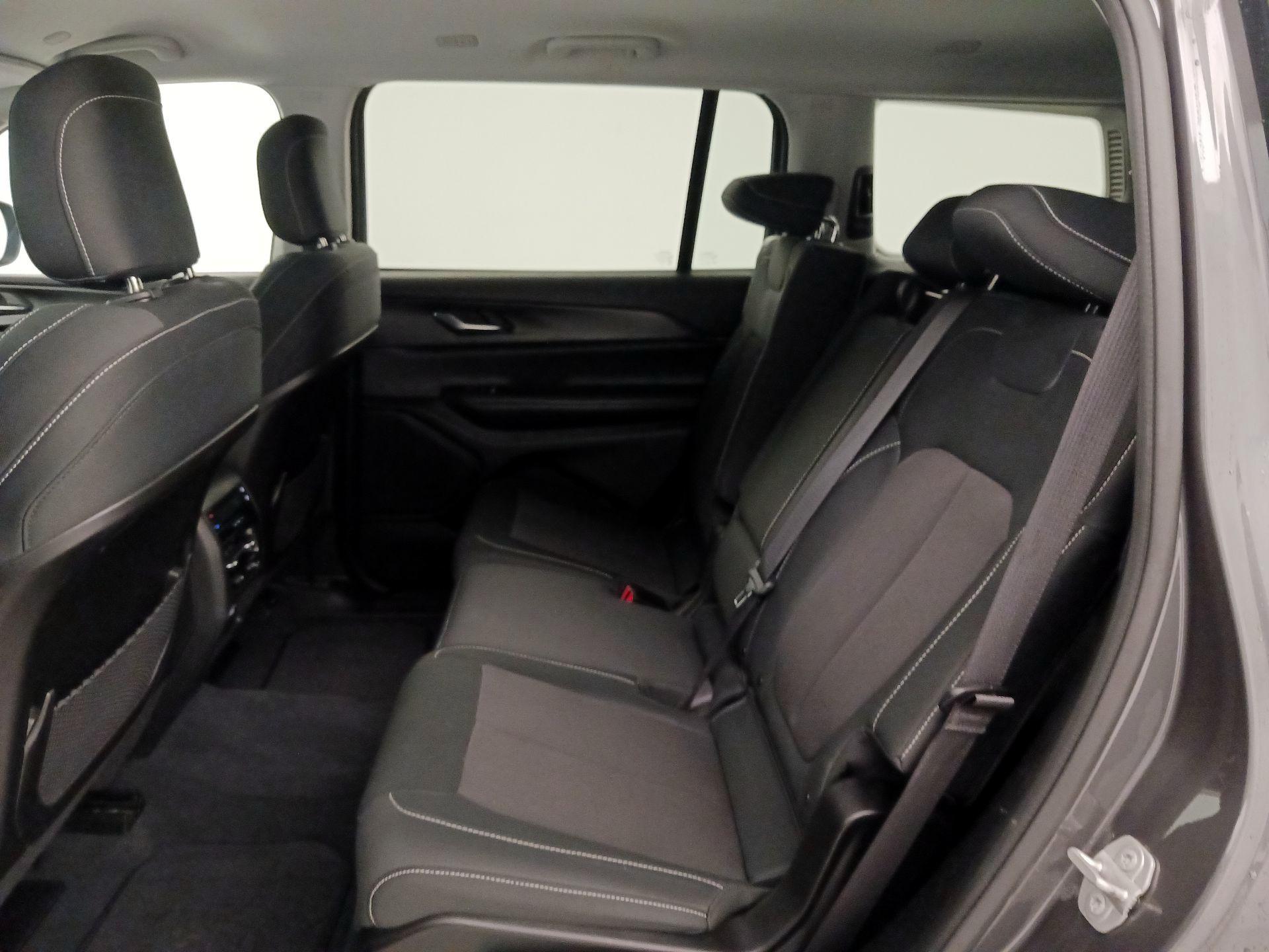 Thumbnail: 2023 Jeep Grand Cherokee L - 19