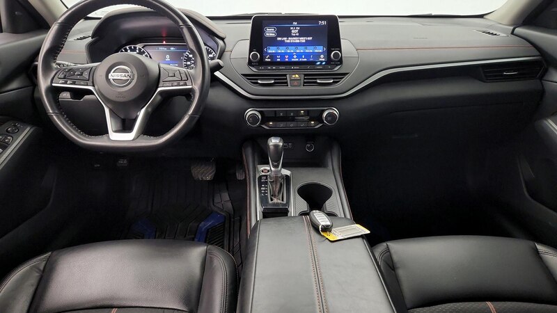 2022 Nissan Altima SR 9
