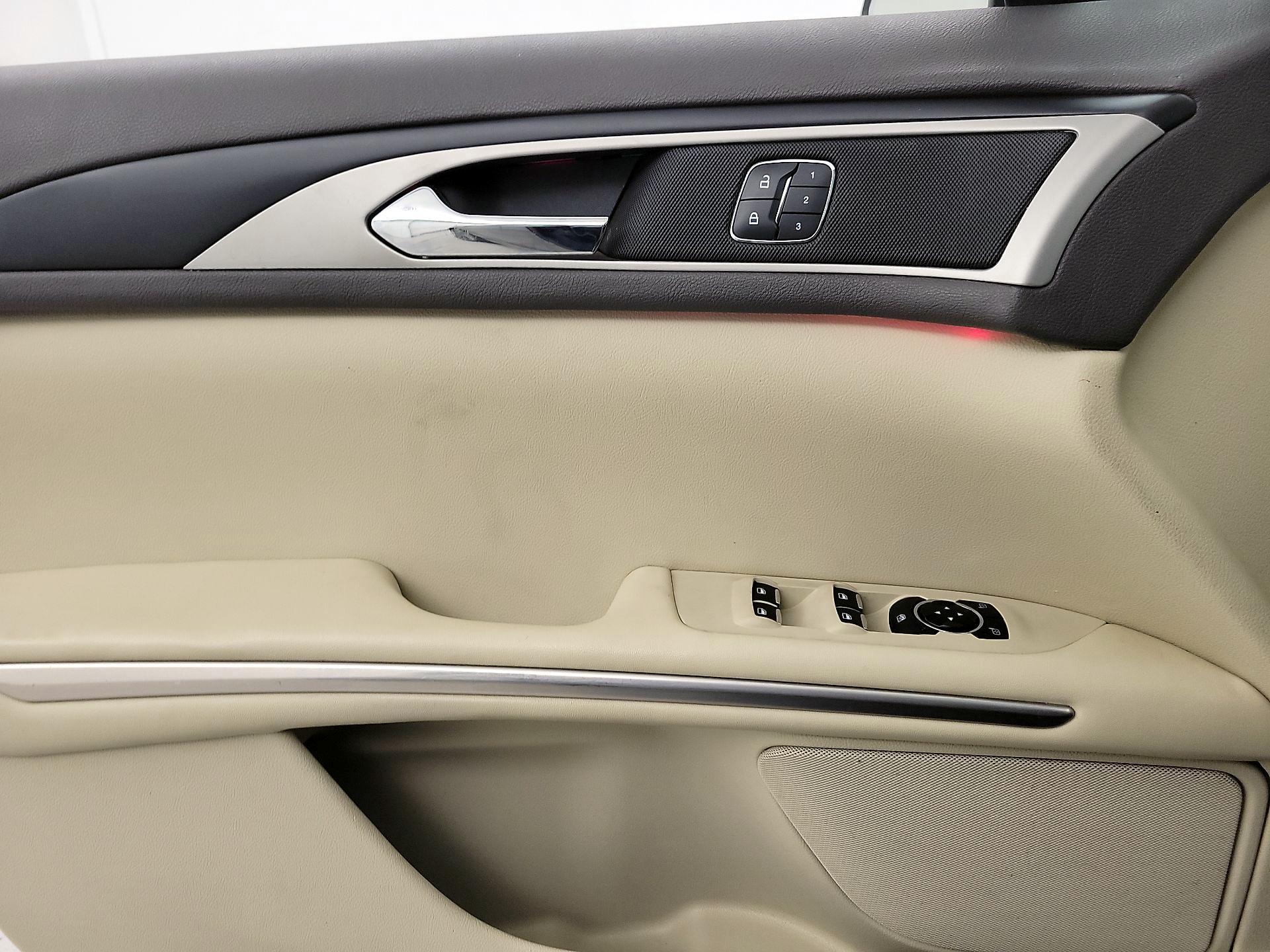 Thumbnail: 2014 Lincoln MKZ - 12