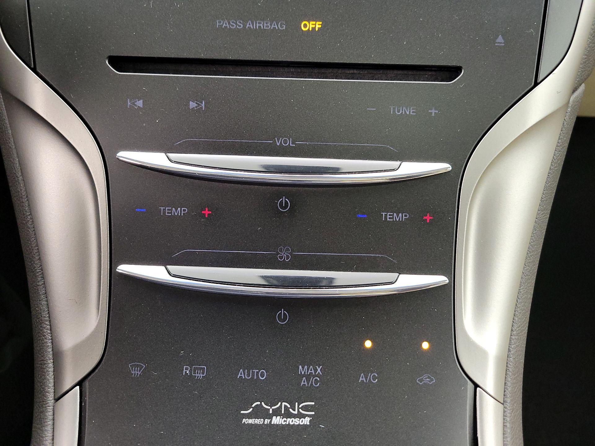 Thumbnail: 2014 Lincoln MKZ - 17