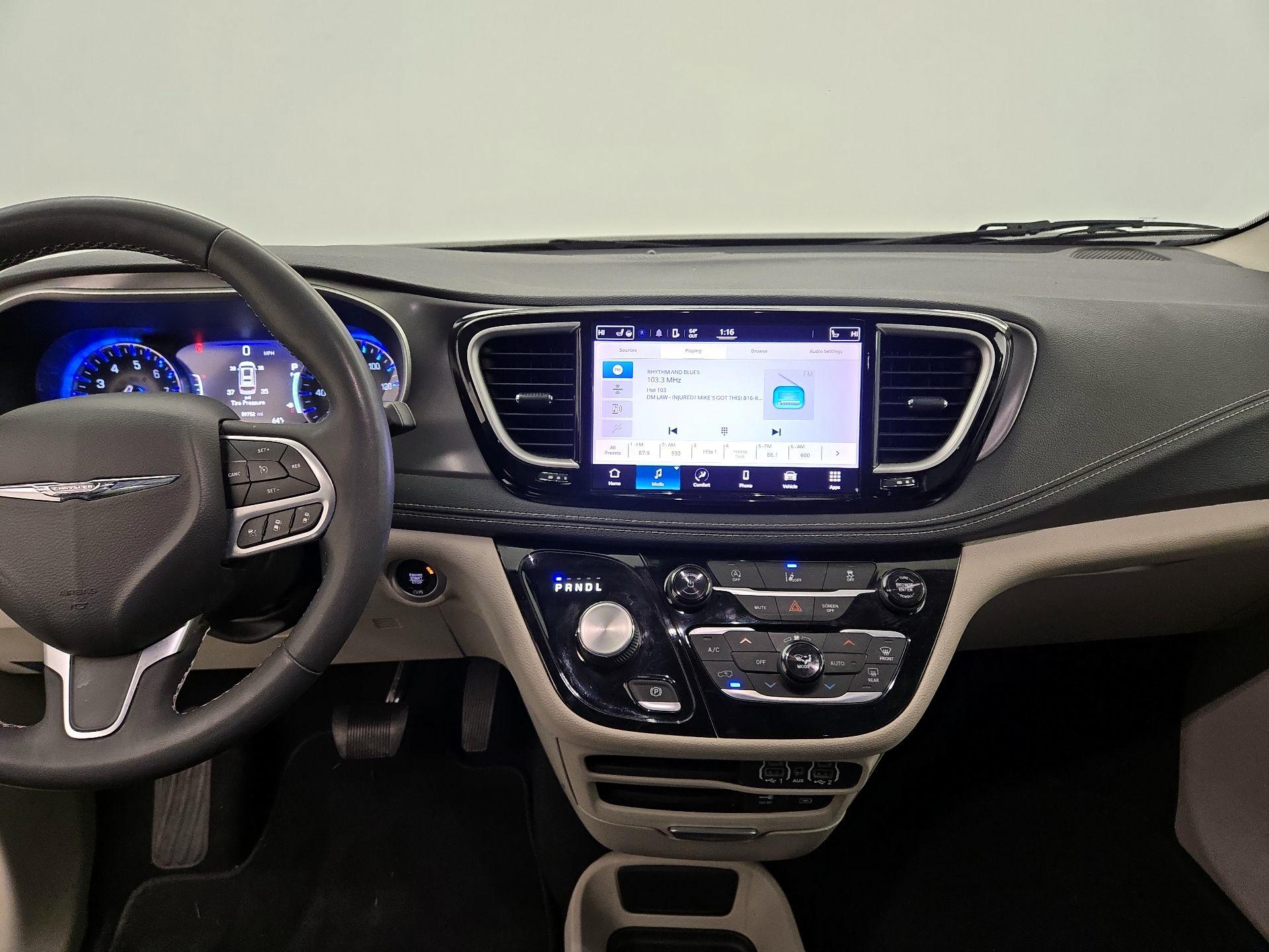 Thumbnail: 2022 Chrysler Pacifica - 9