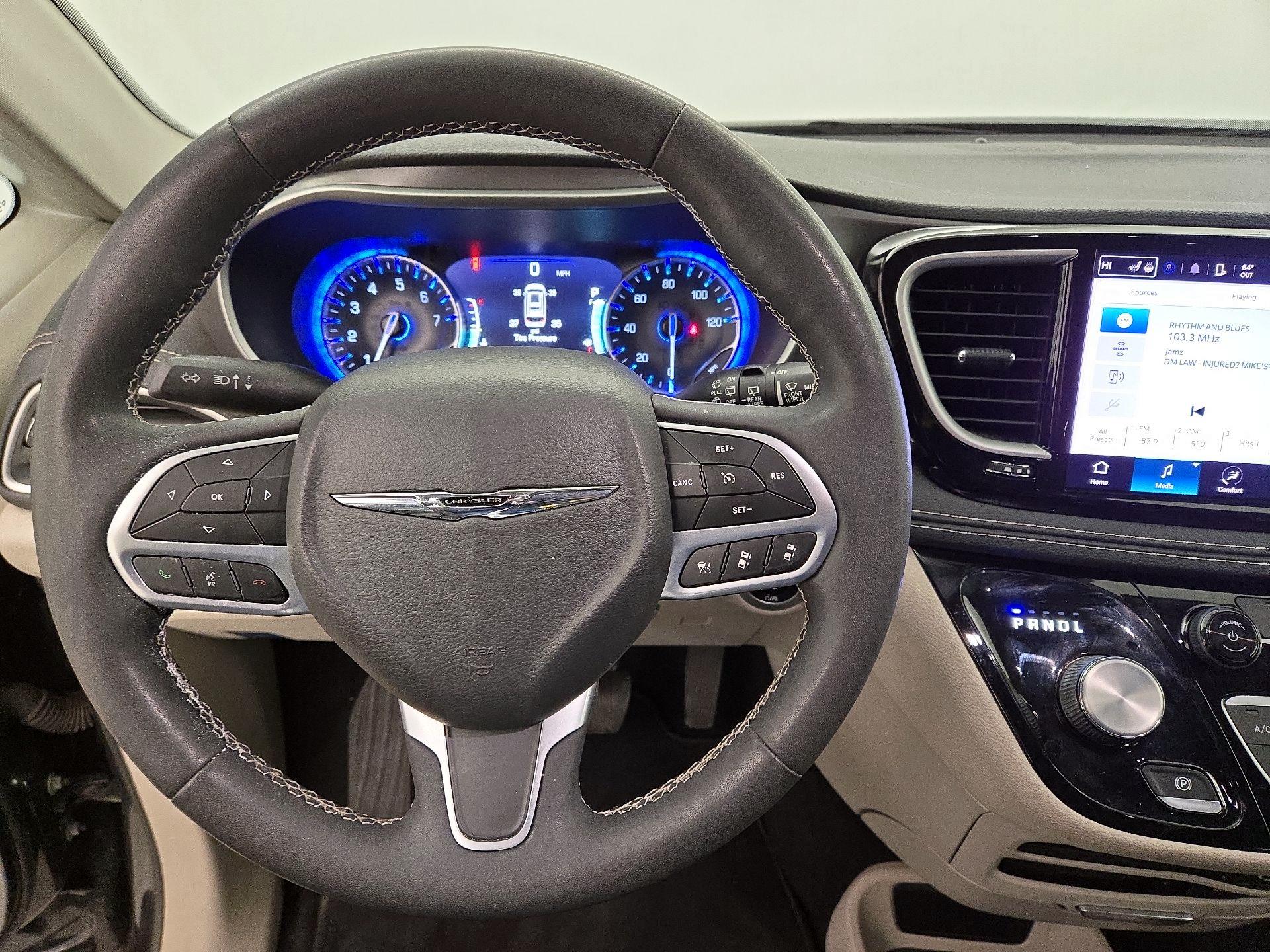 Thumbnail: 2022 Chrysler Pacifica - 10