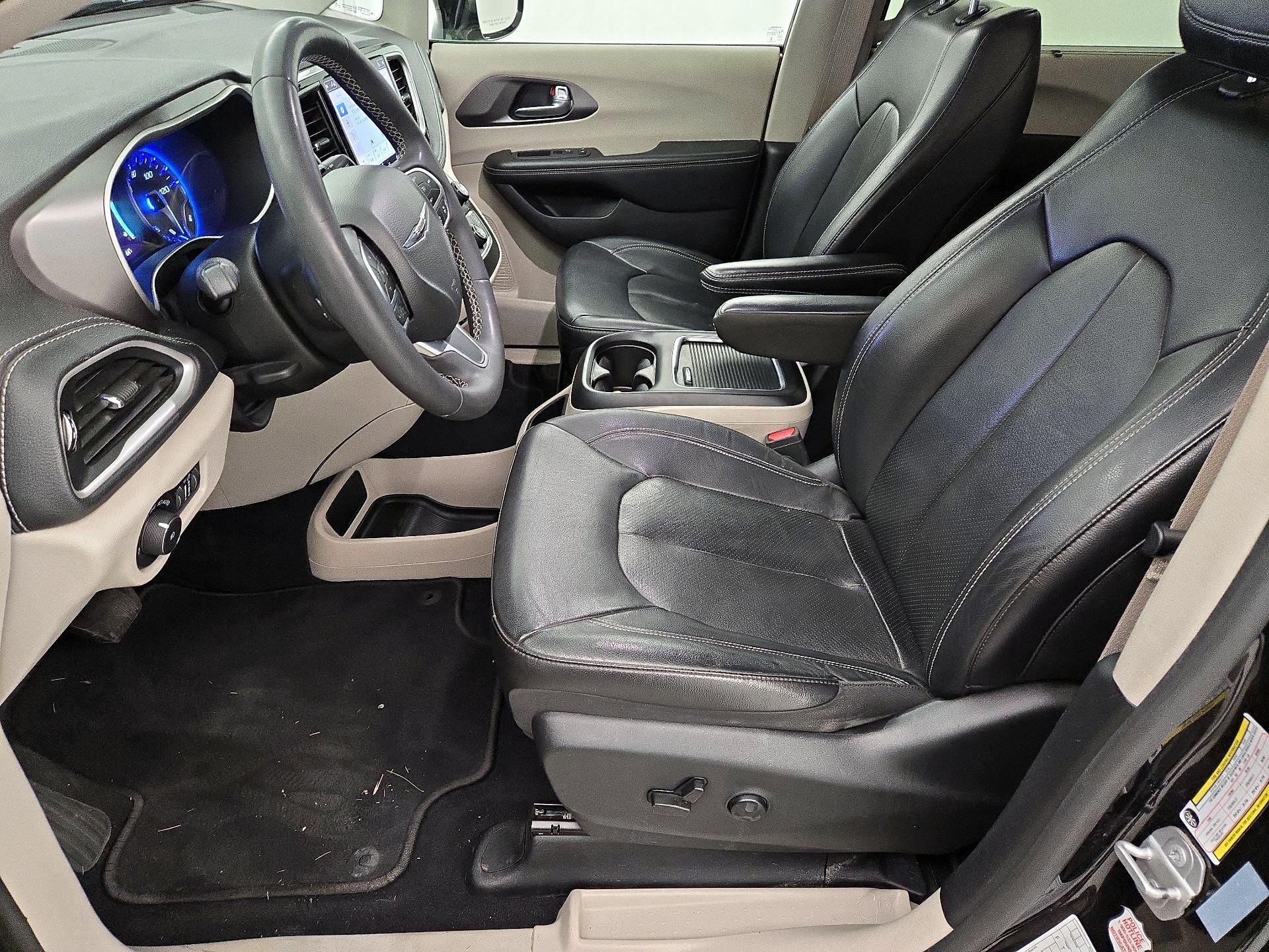 Thumbnail: 2022 Chrysler Pacifica - 11