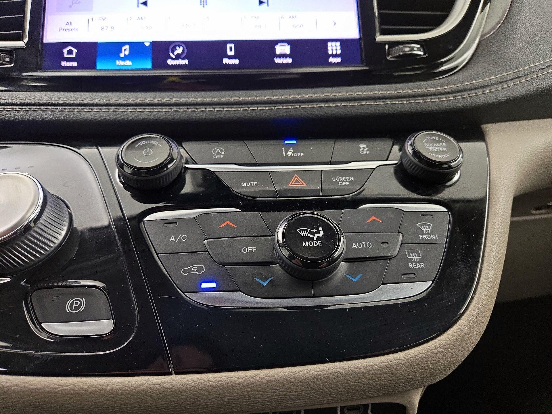 Thumbnail: 2022 Chrysler Pacifica - 16