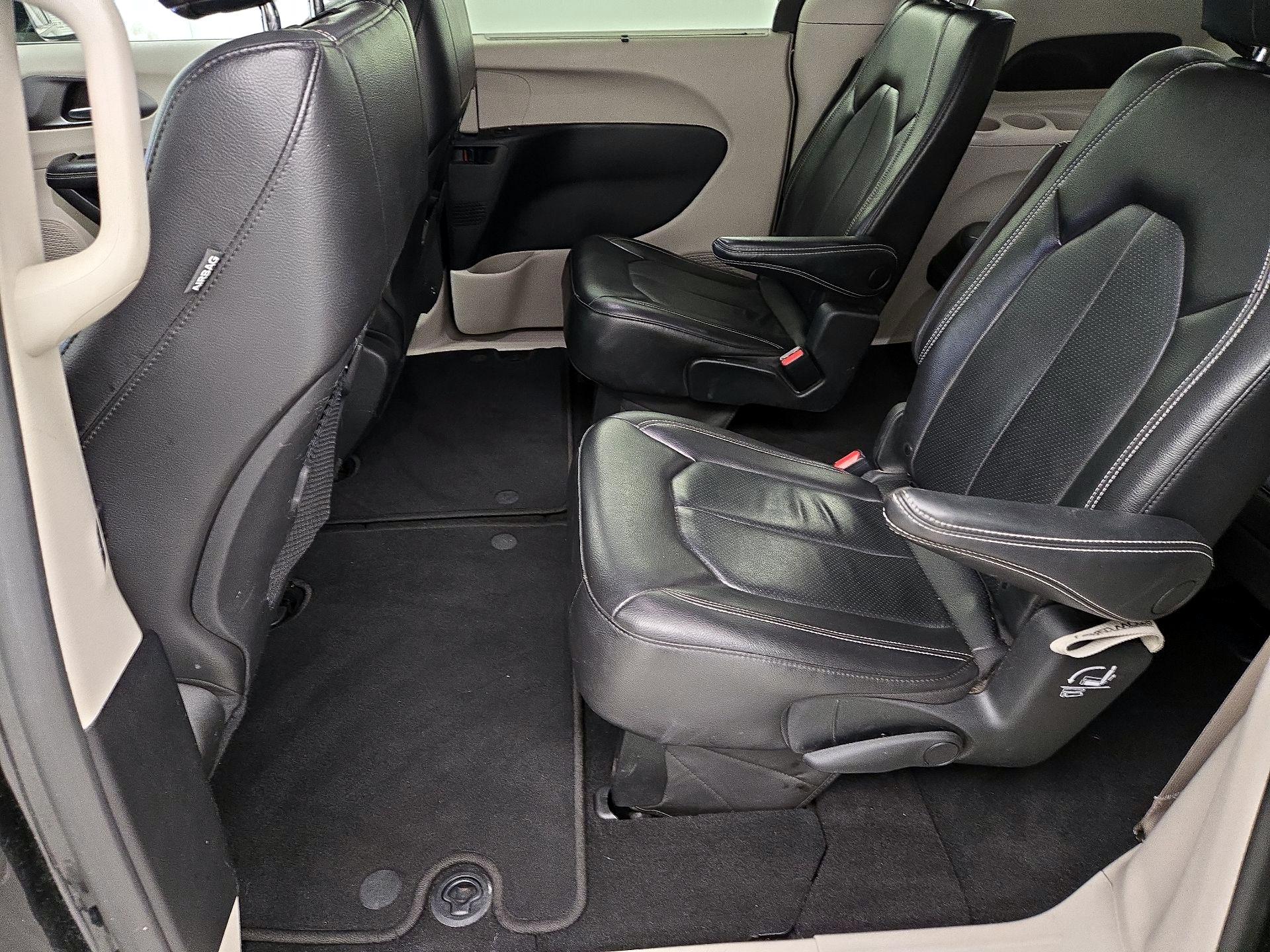 Thumbnail: 2022 Chrysler Pacifica - 19