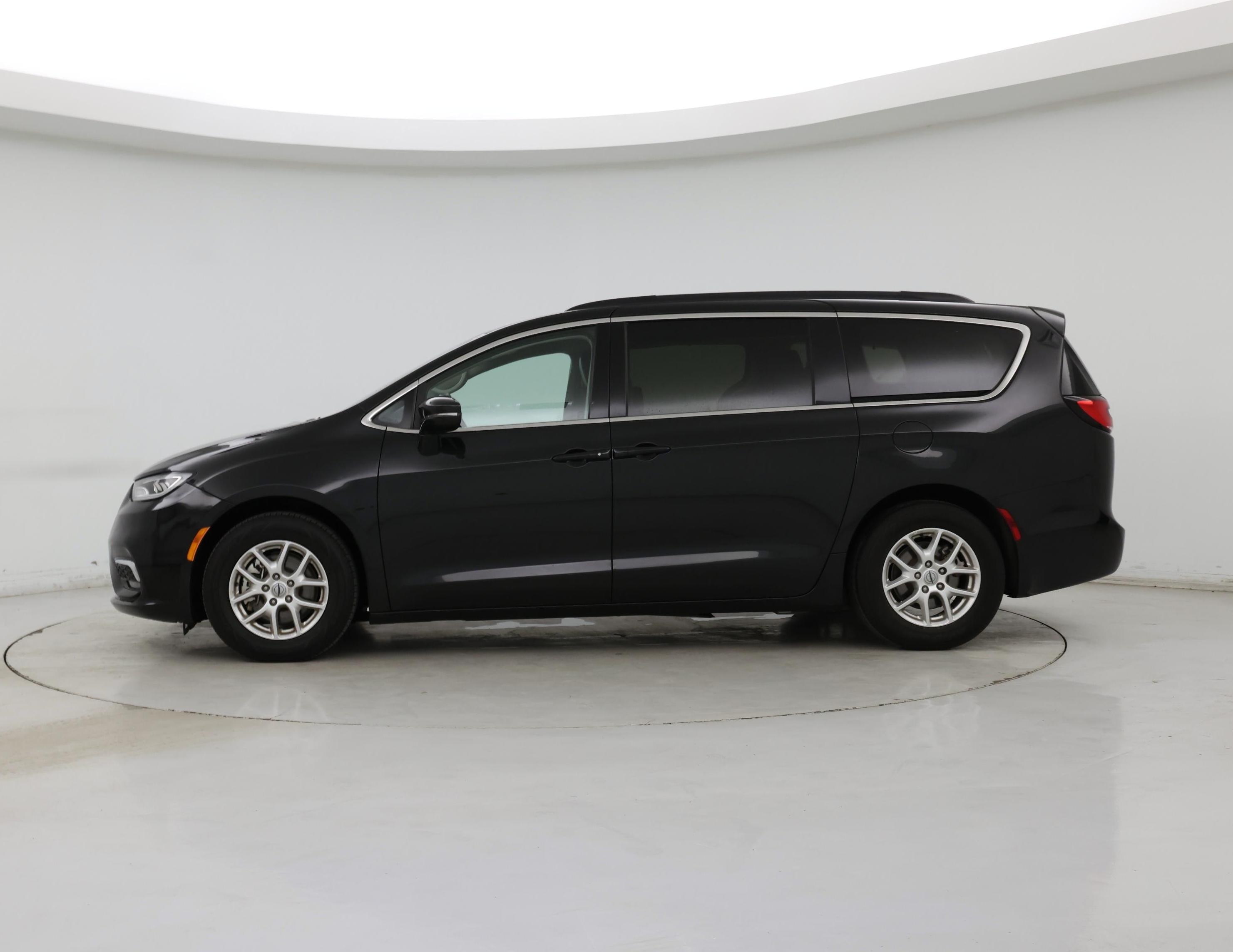 Thumbnail: 2022 Chrysler Pacifica - 3