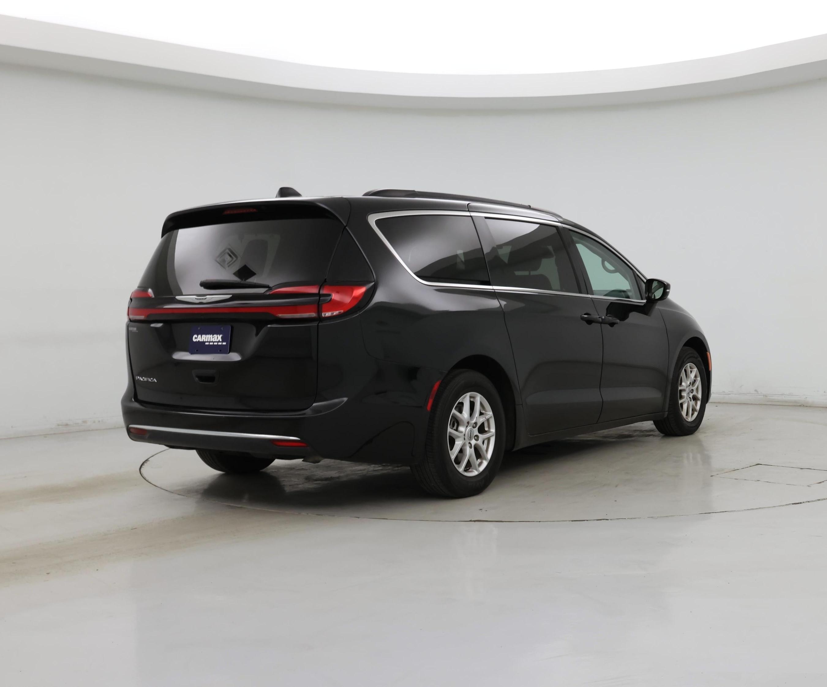 Thumbnail: 2022 Chrysler Pacifica - 8