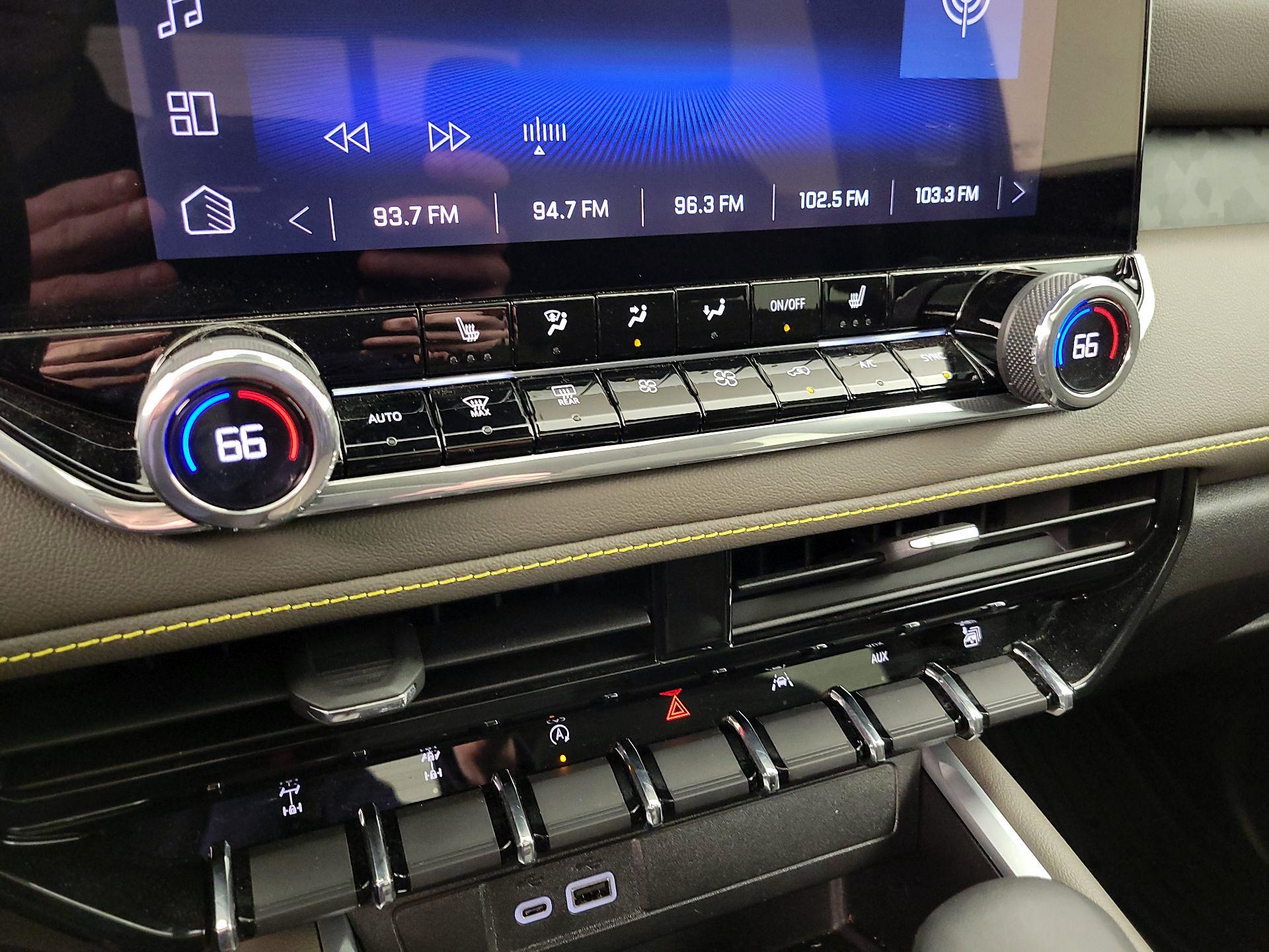 Thumbnail: 2024 Chevrolet Colorado - 16